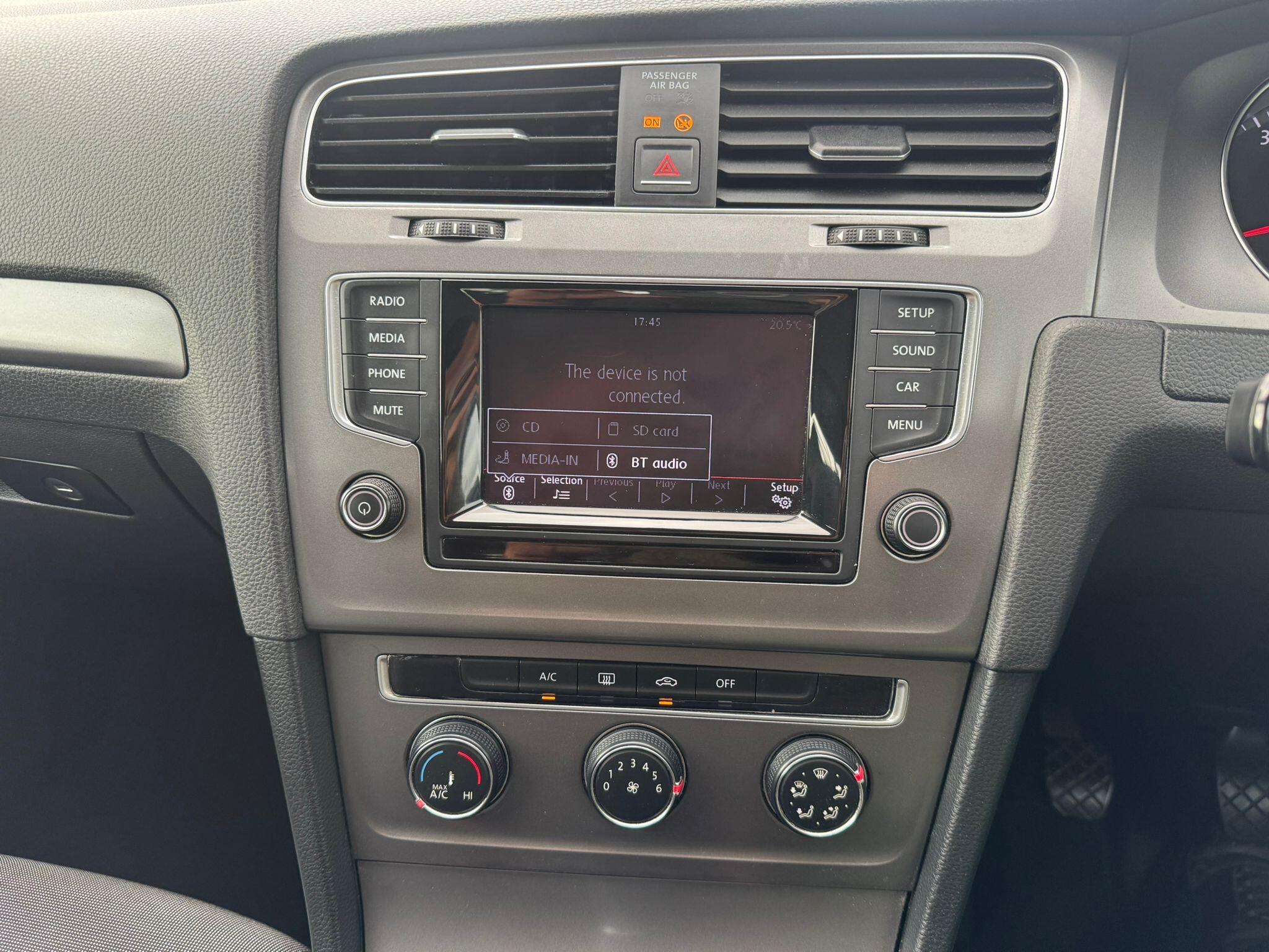 2013 Volkswagen Golf image 18
