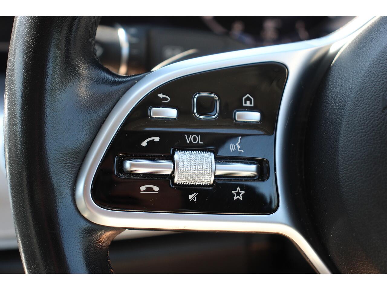 Mercedes-Benz E Class view 27