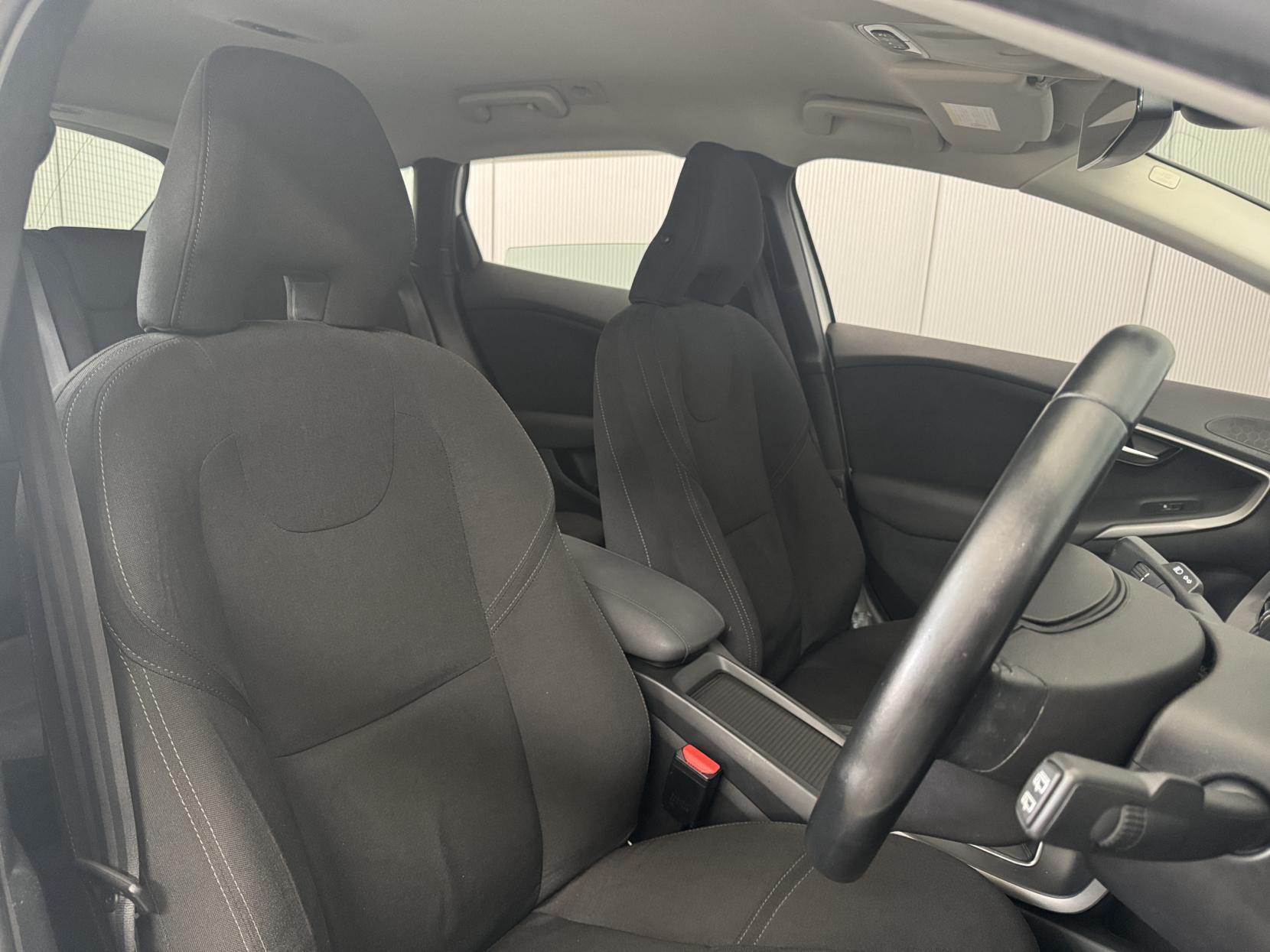 Volvo V40 view 56
