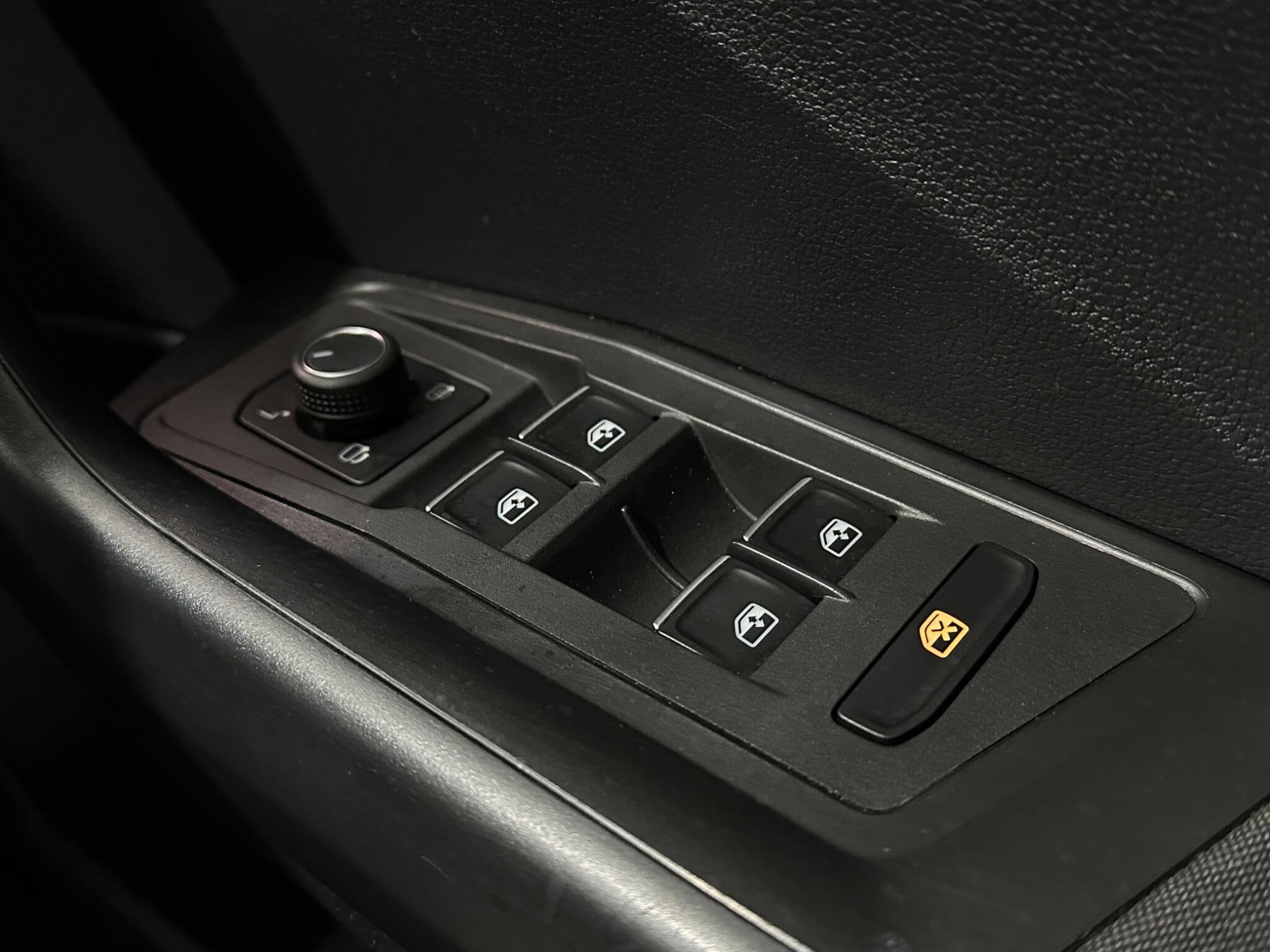 Volkswagen T-Roc view 19