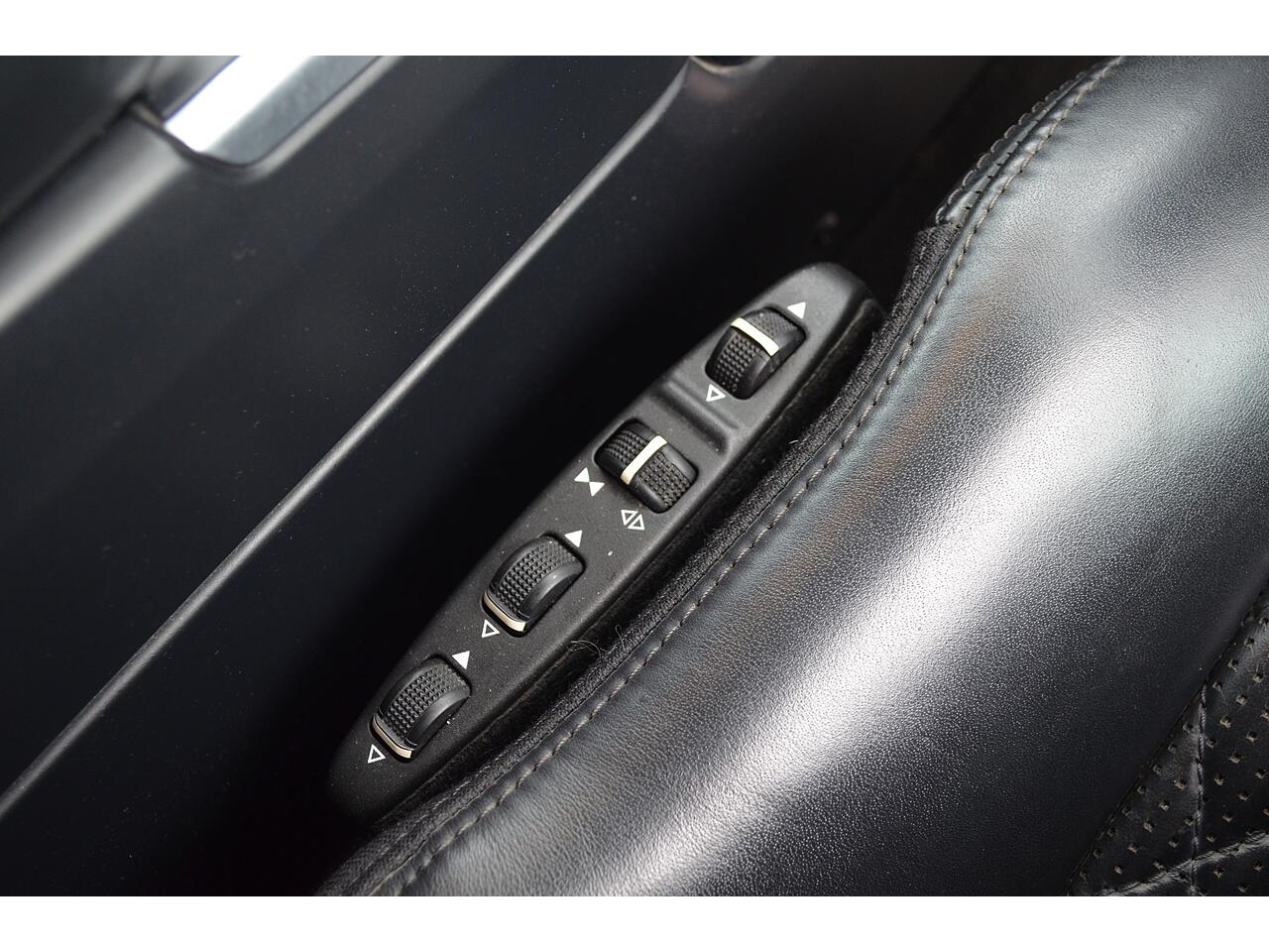 Mercedes-Benz G-Class view 28