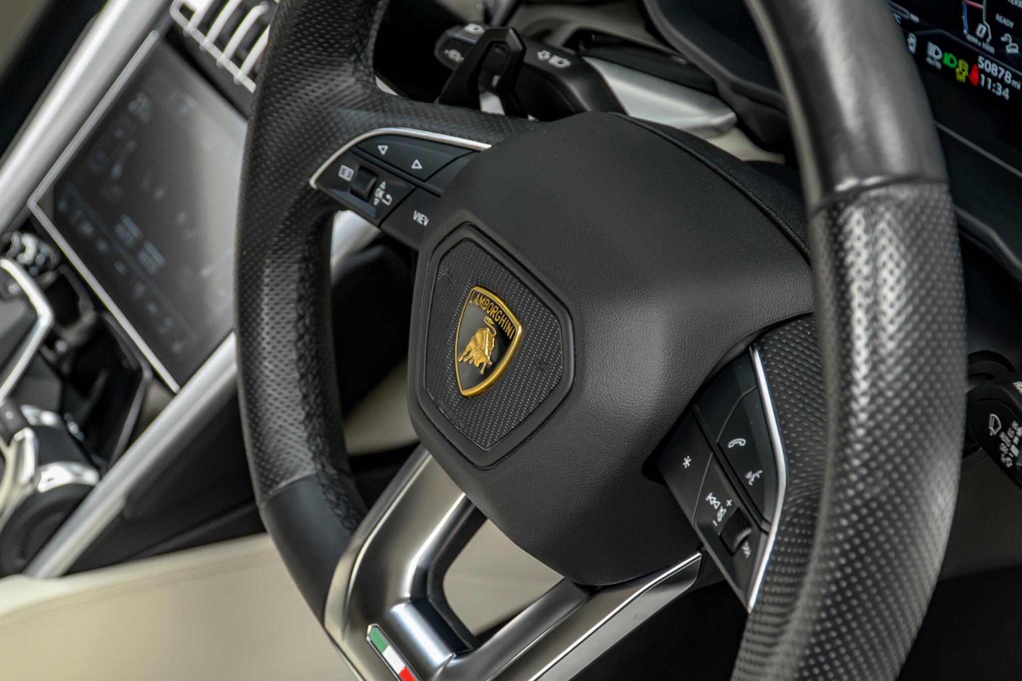 Lamborghini Urus view 37