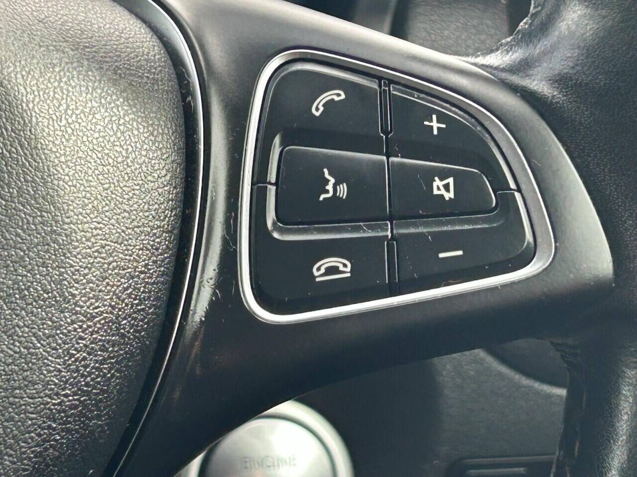 Mercedes-Benz GLA view 27