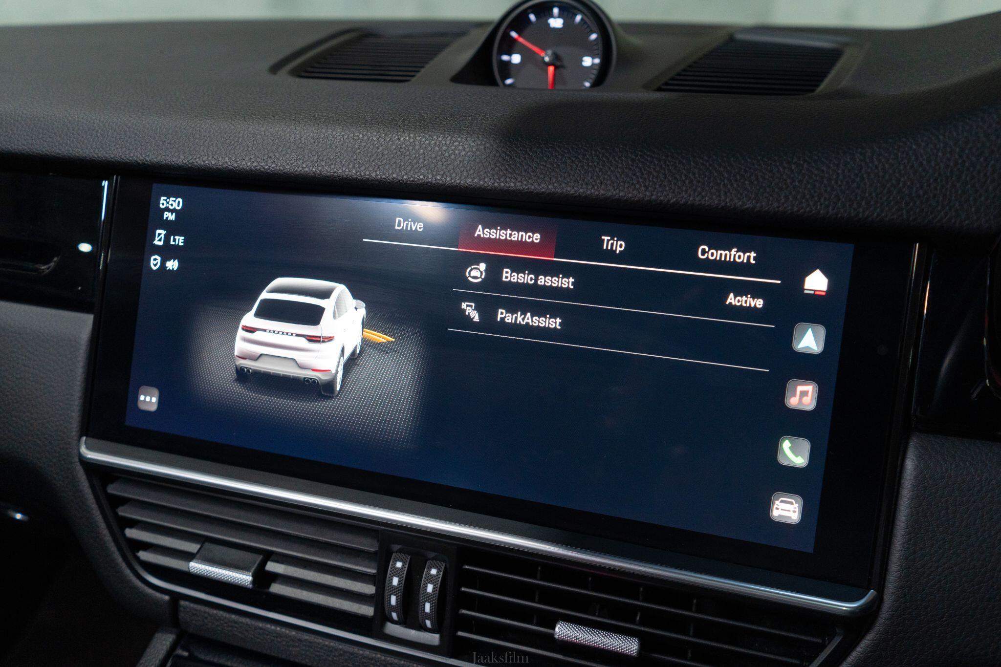 Porsche Cayenne view 25
