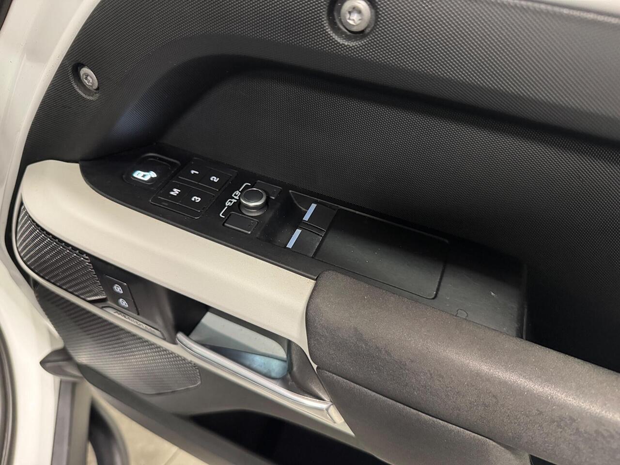 Land Rover Defender view 7