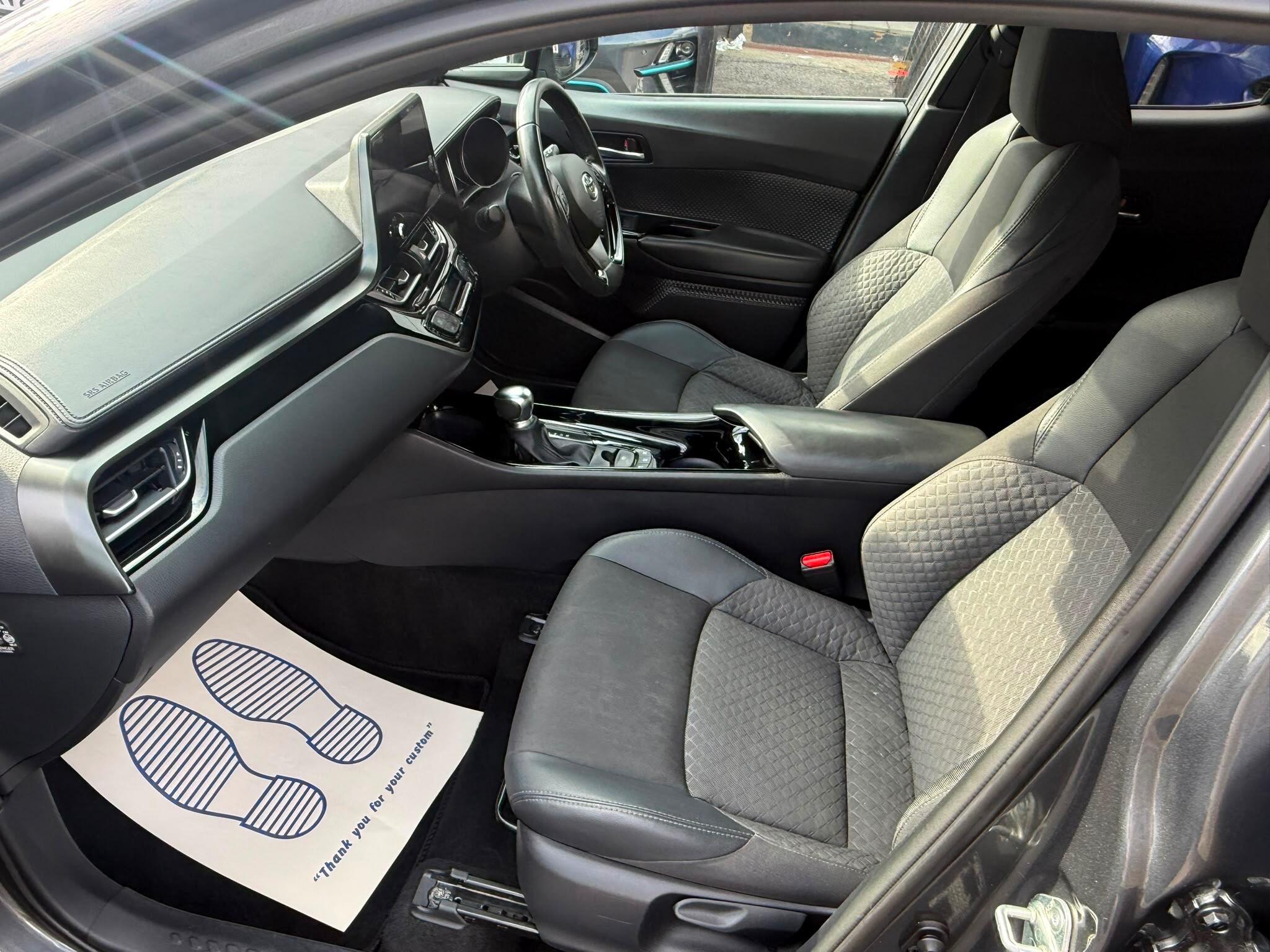 Toyota C-HR view 8
