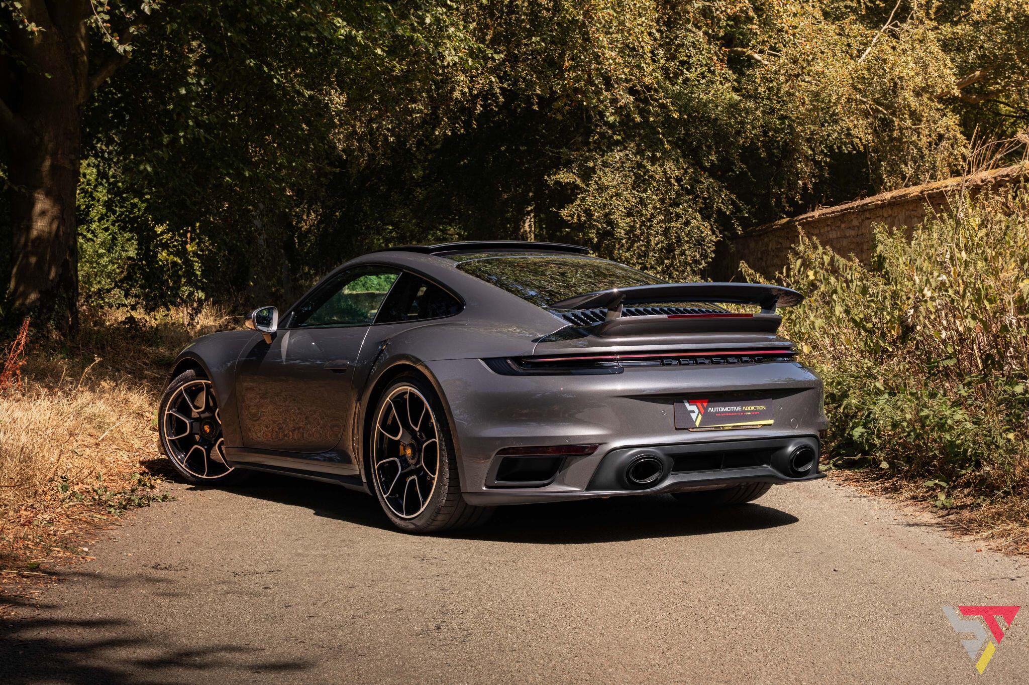 Porsche 911 view 12
