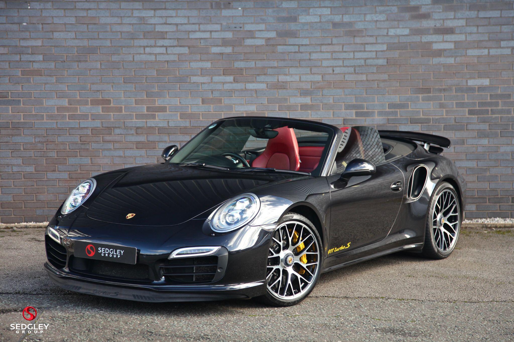 Porsche 911 view 6