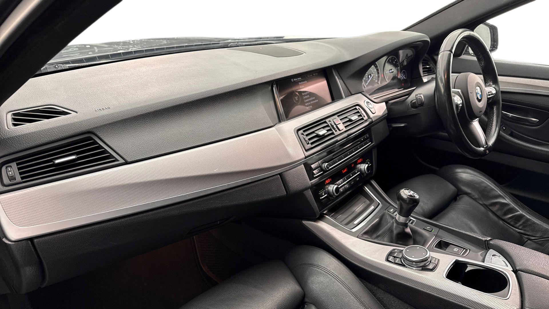 BMW 5 Series view 7