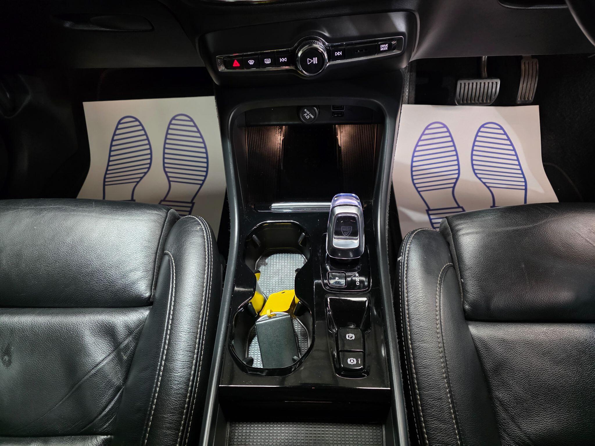 Volvo XC40 view 11