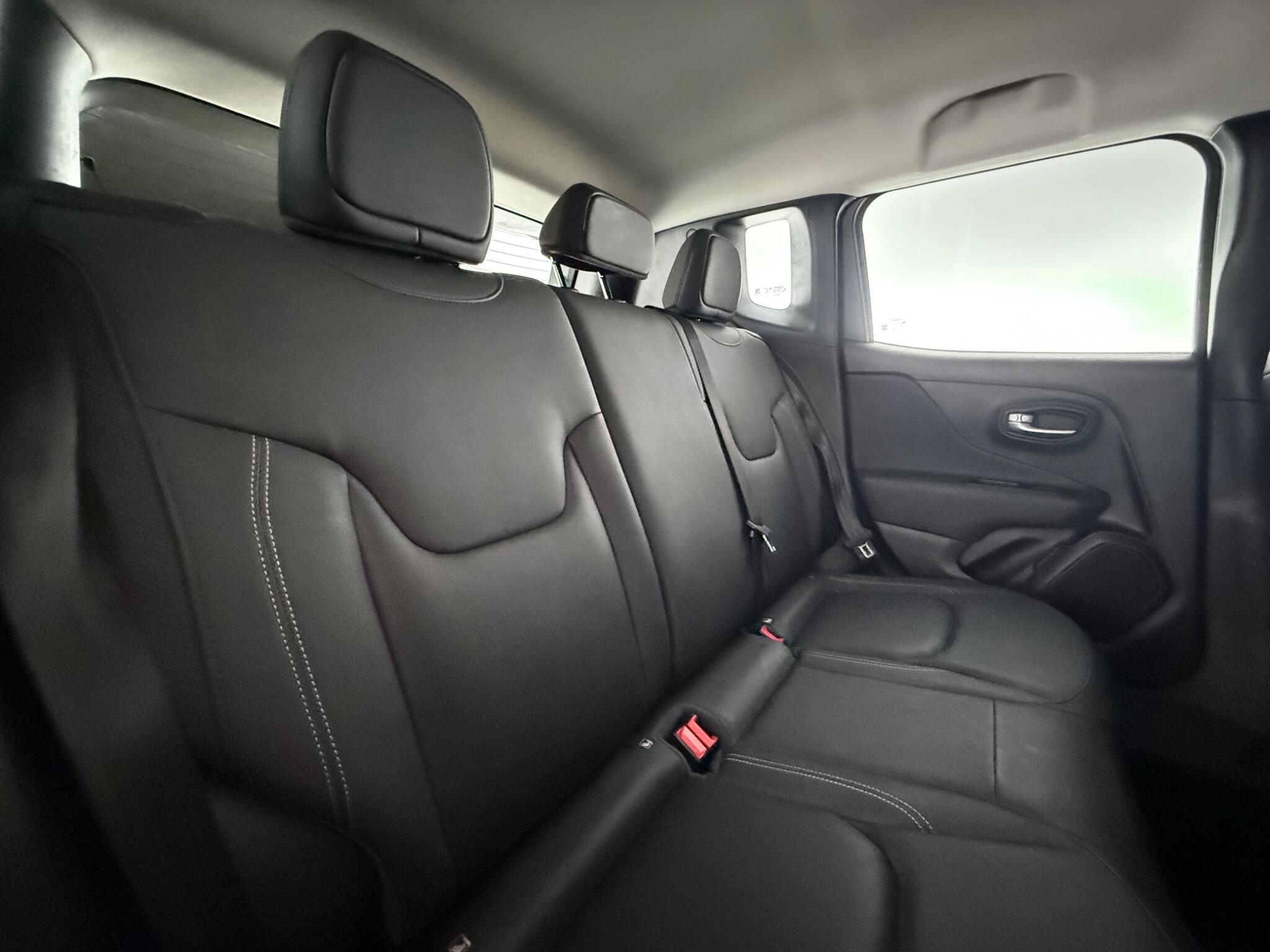 Jeep Renegade view 29