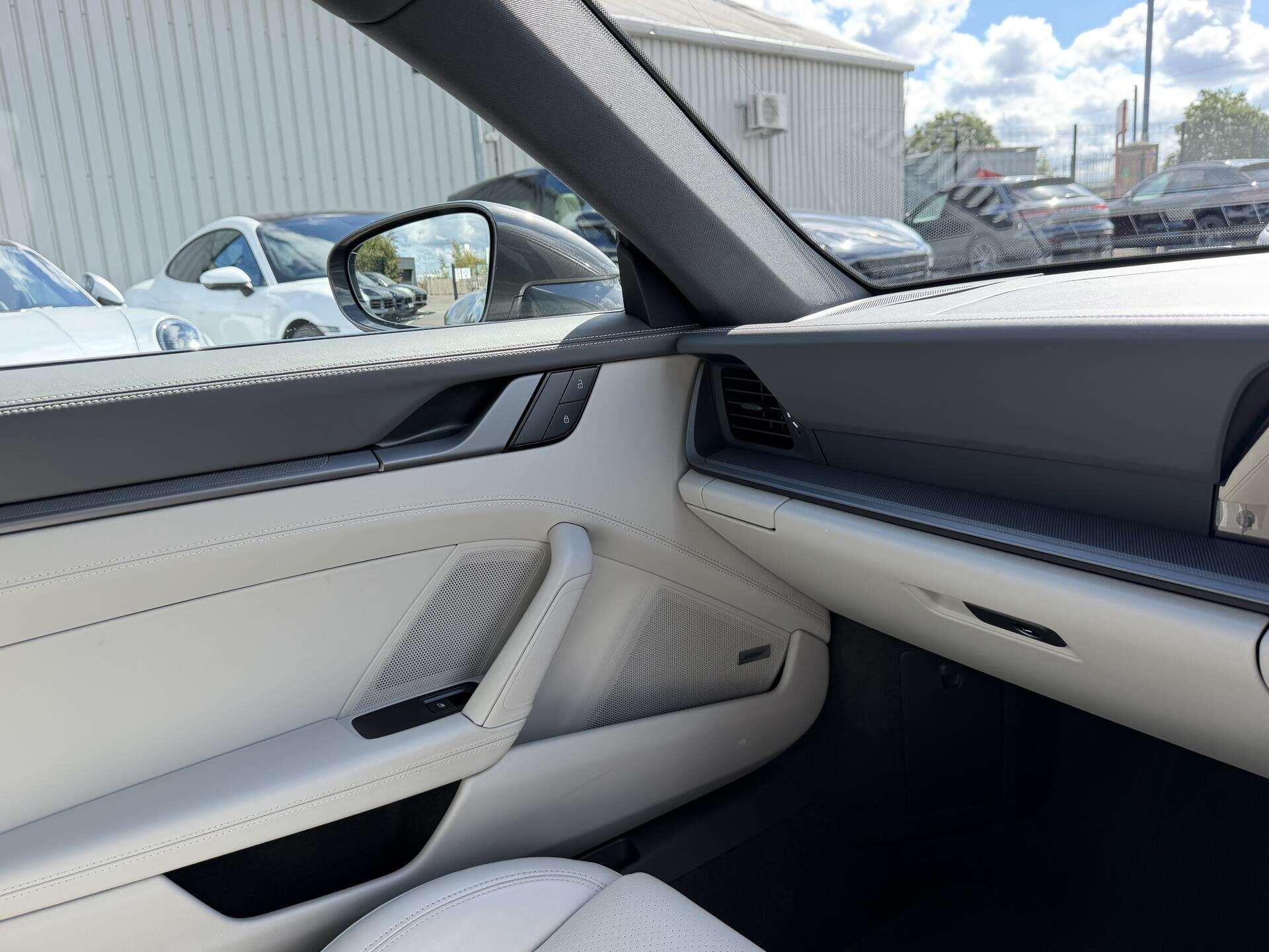 Porsche 911 view 25