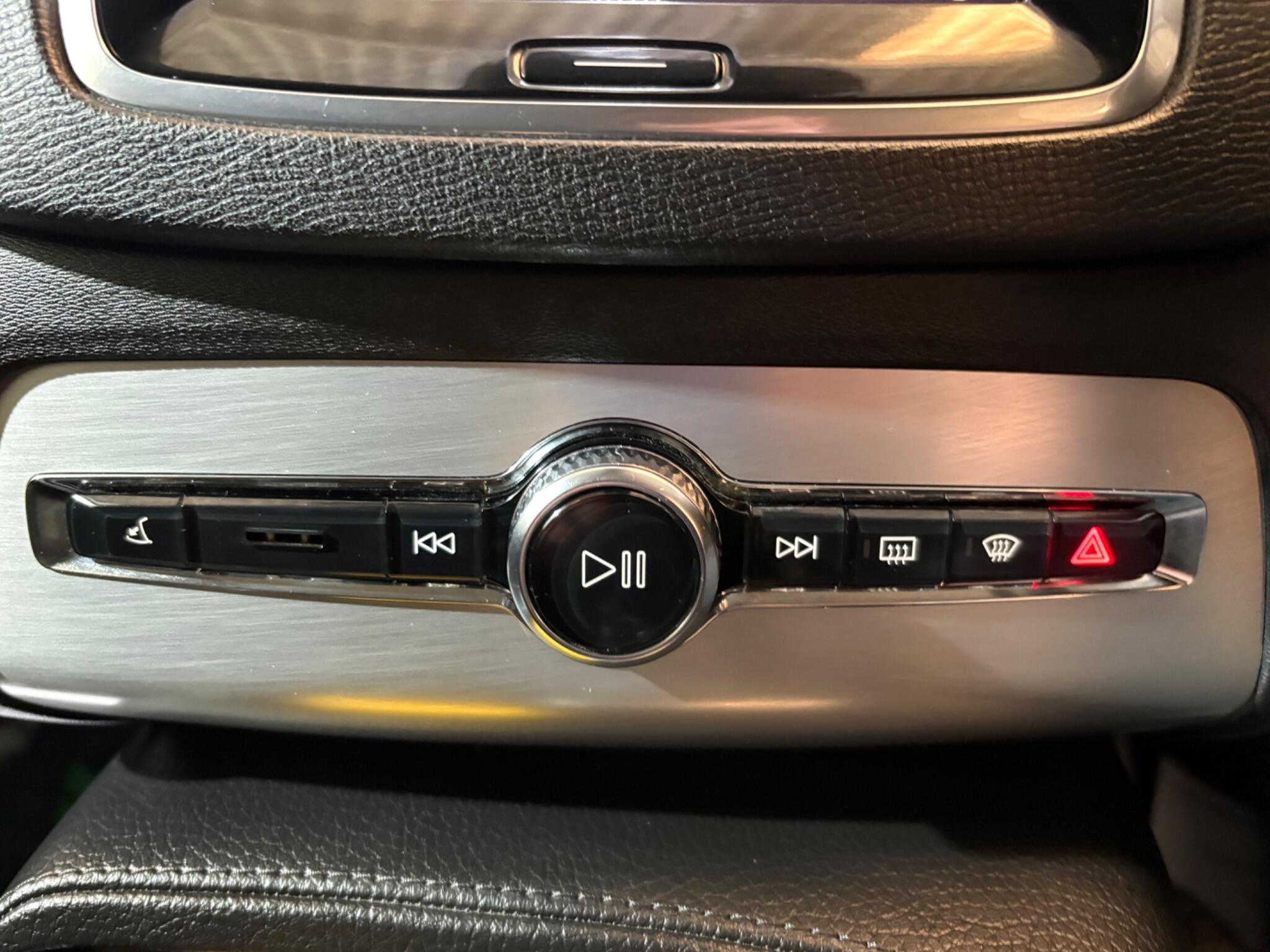 Volvo XC90 view 30