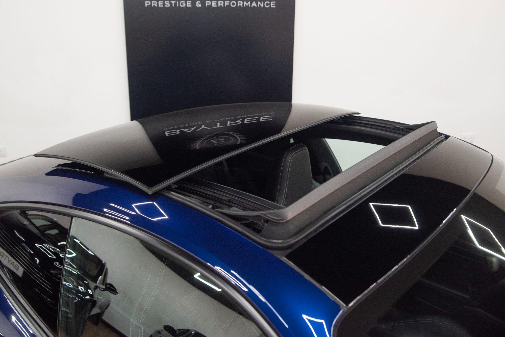 Porsche 911 view 5