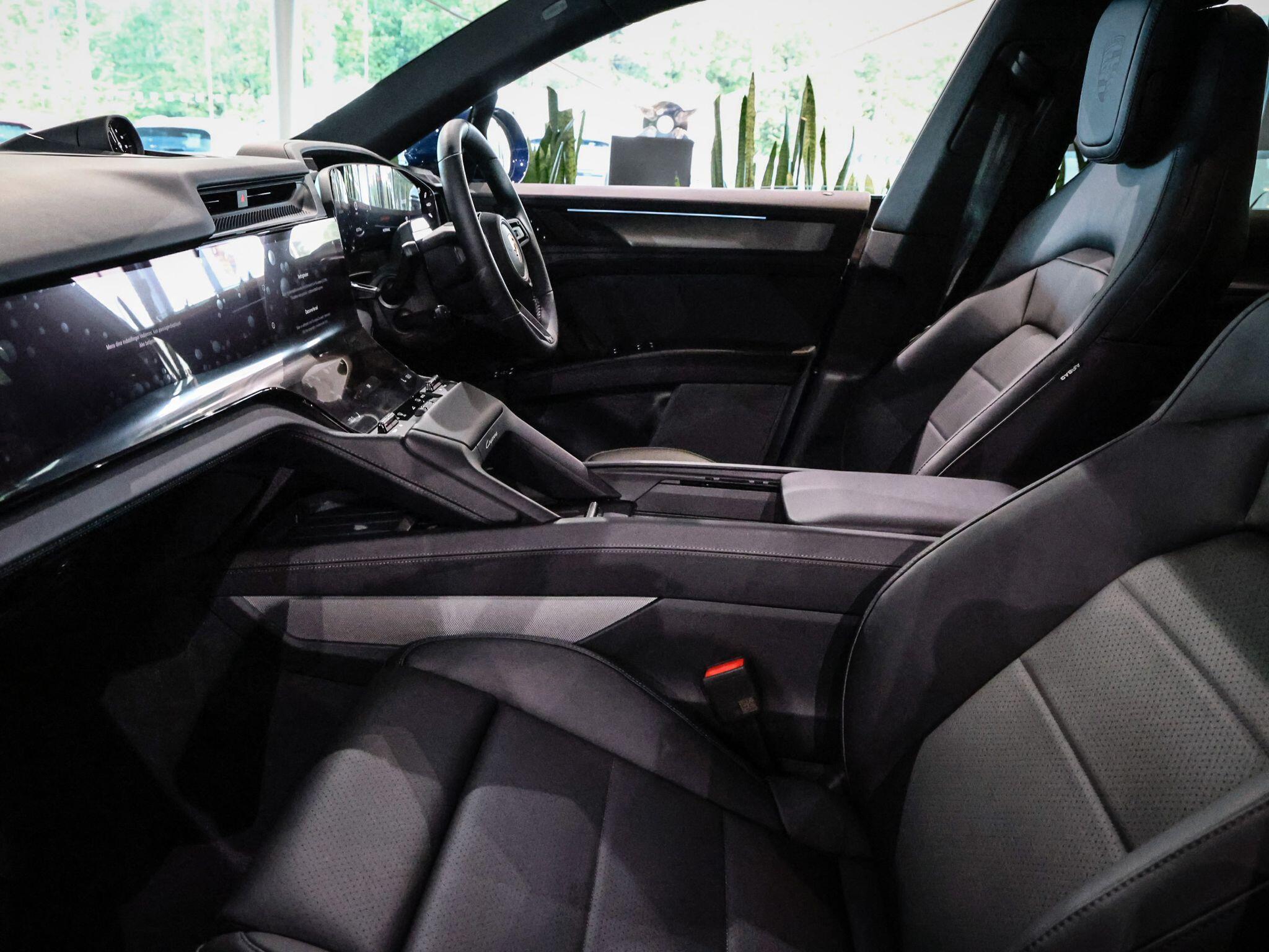 Porsche Cayenne view 21
