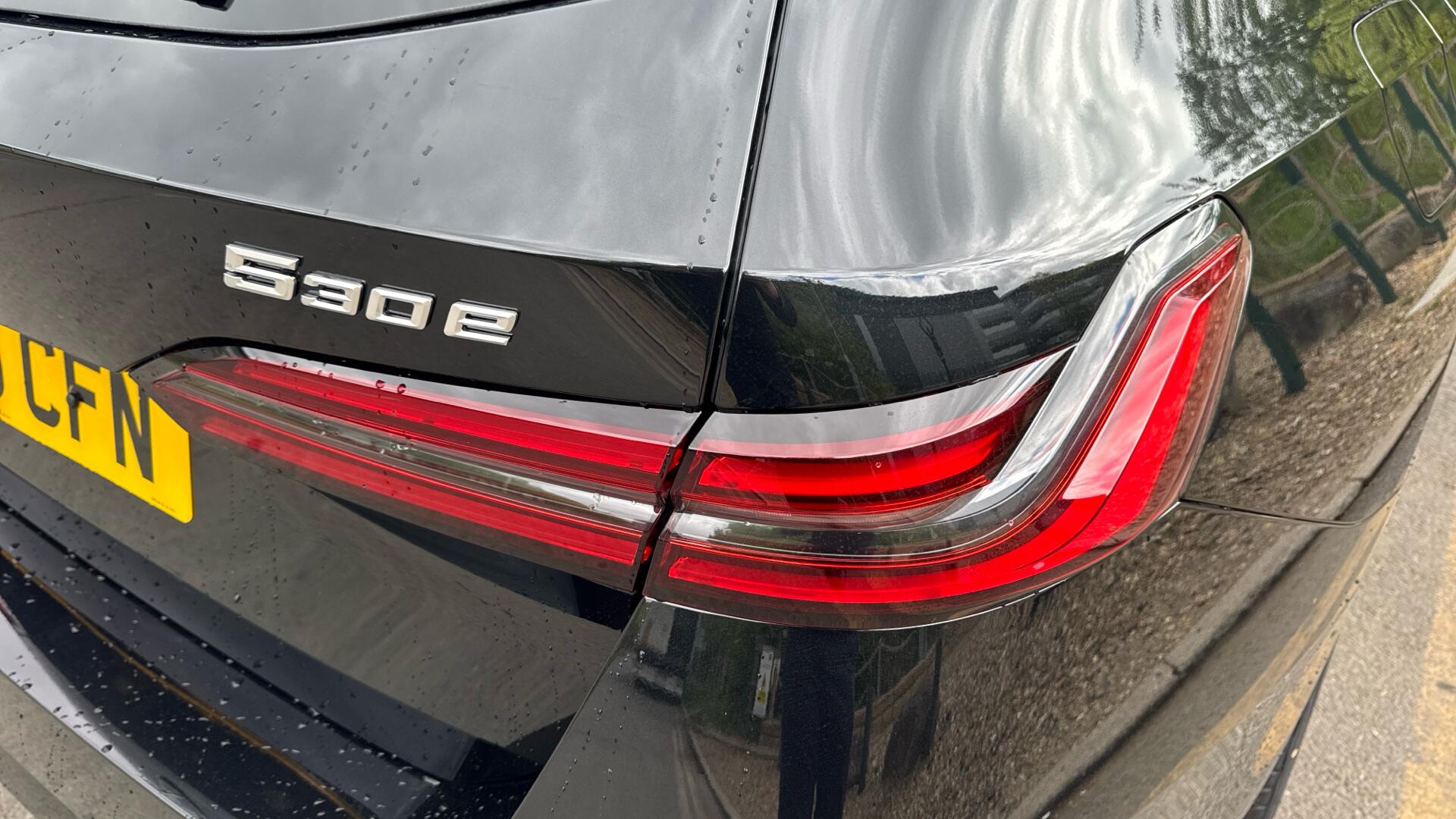 BMW 5 Series view 22
