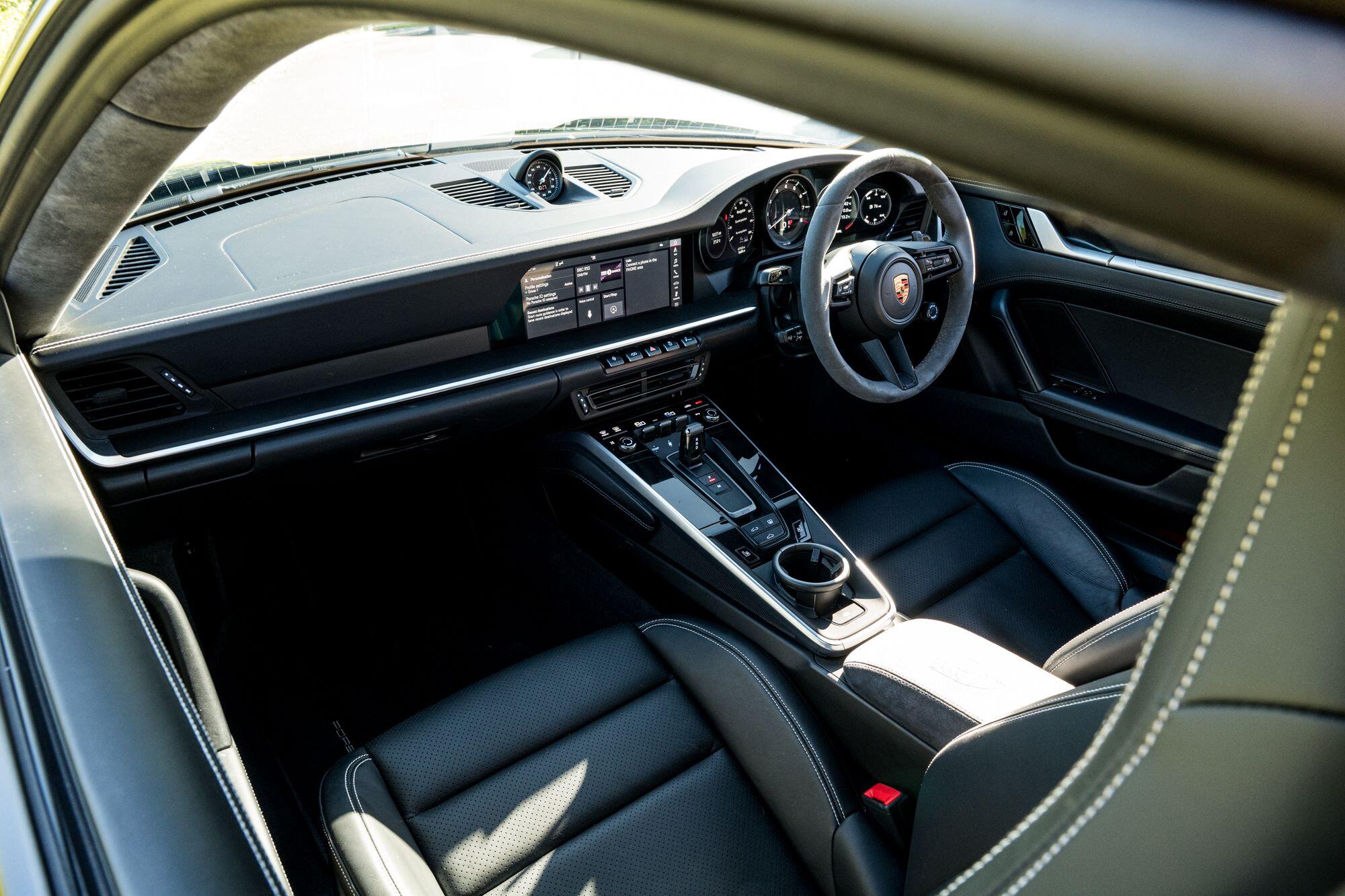 Porsche 911 view 31