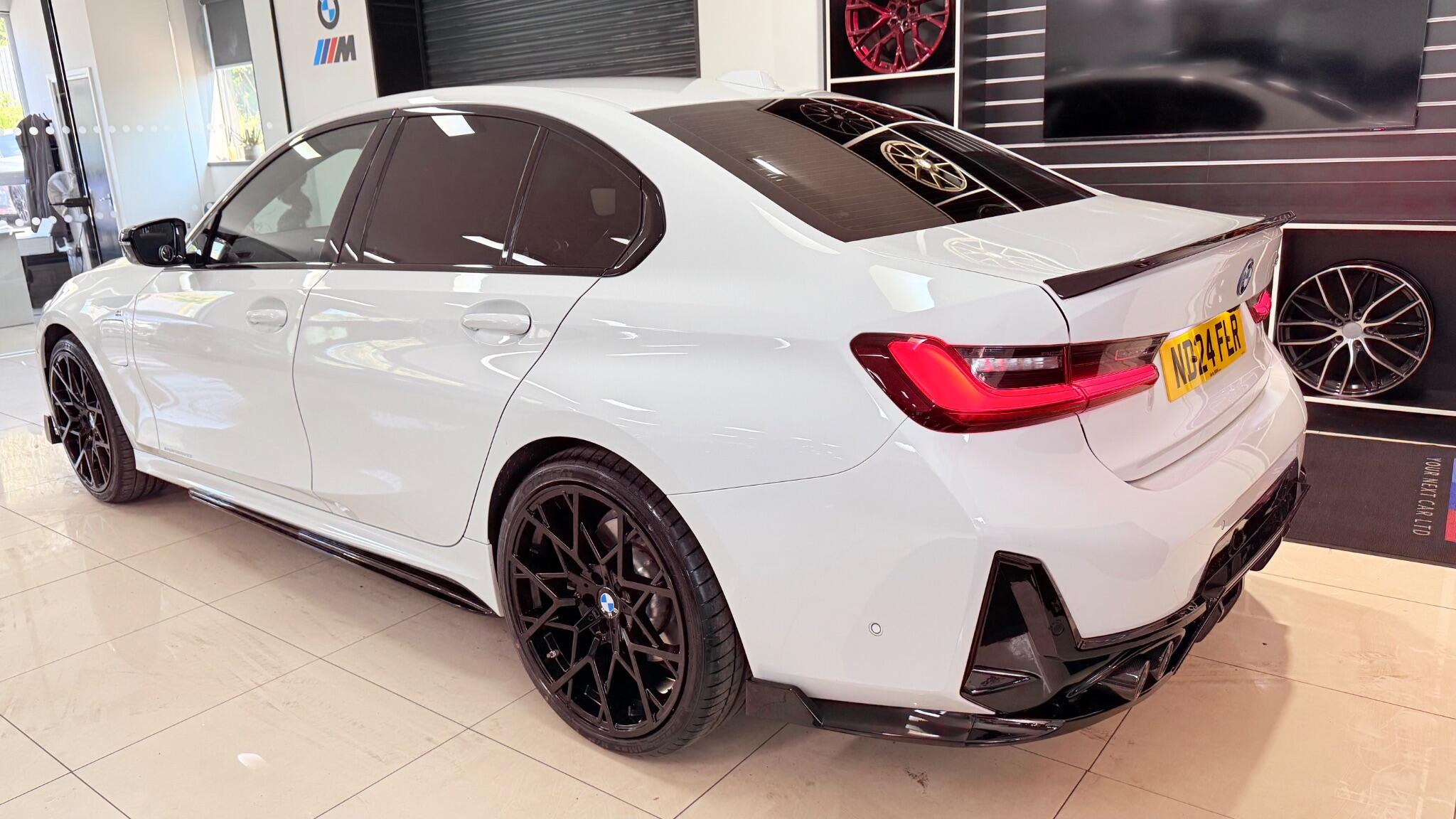 BMW 3 Series view 44