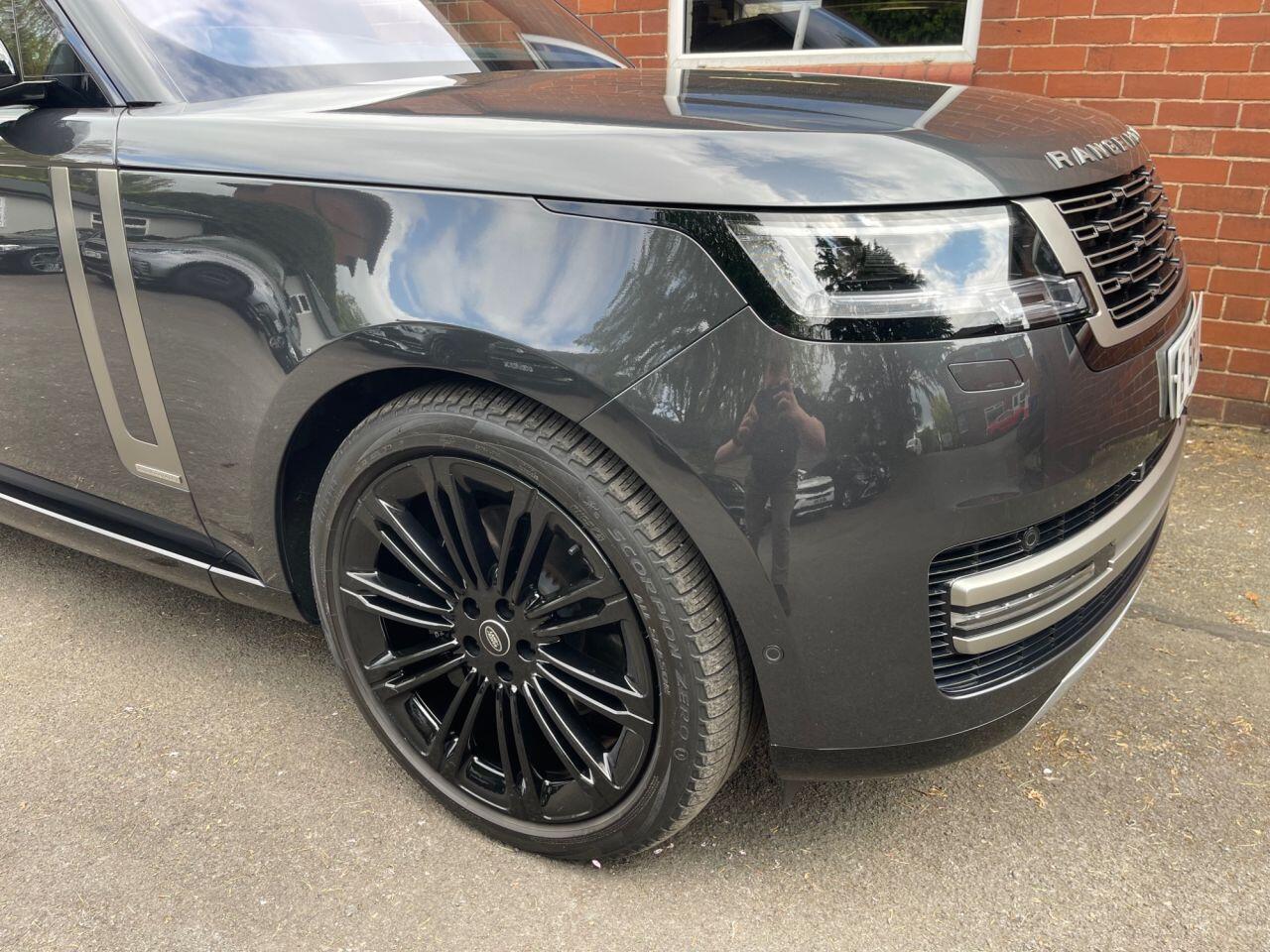 Land Rover Range Rover view 4