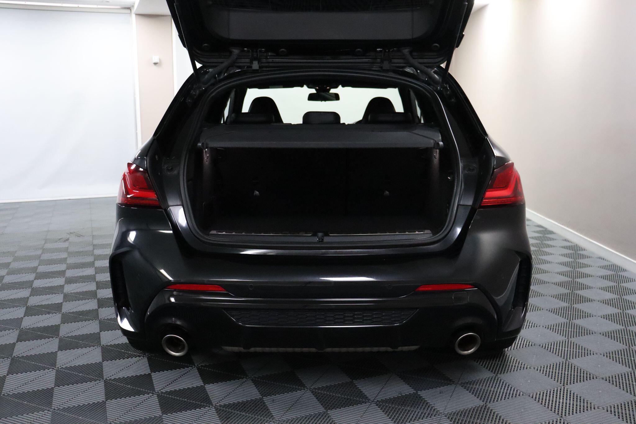 BMW 1 Series view 14