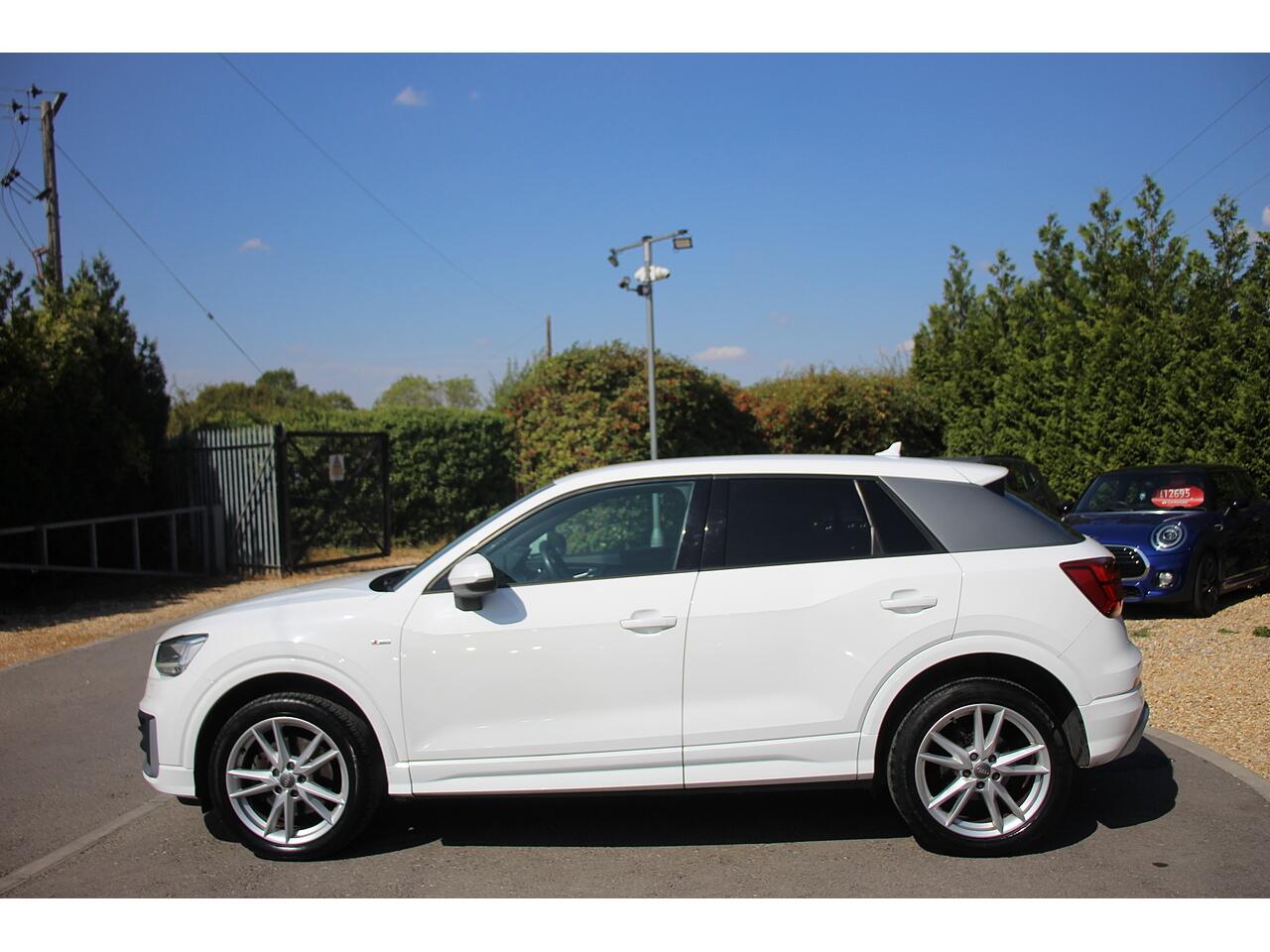 Audi Q2 view 9