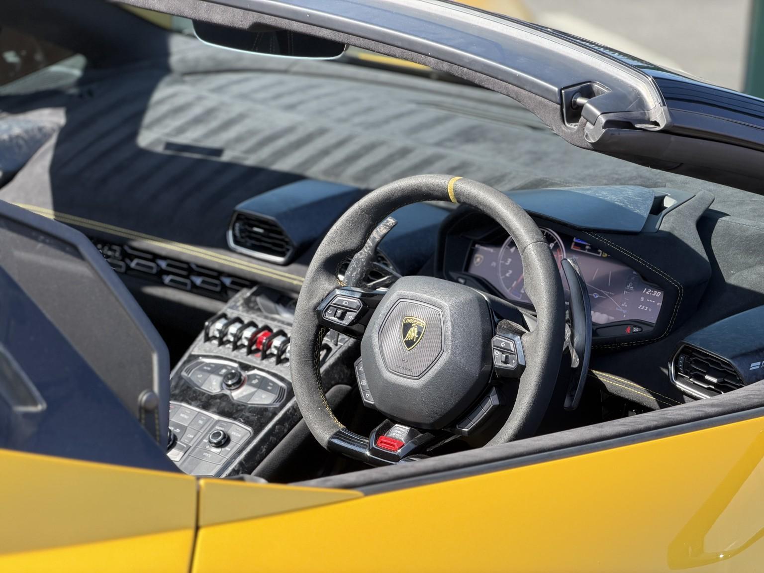 Lamborghini Huracan view 46