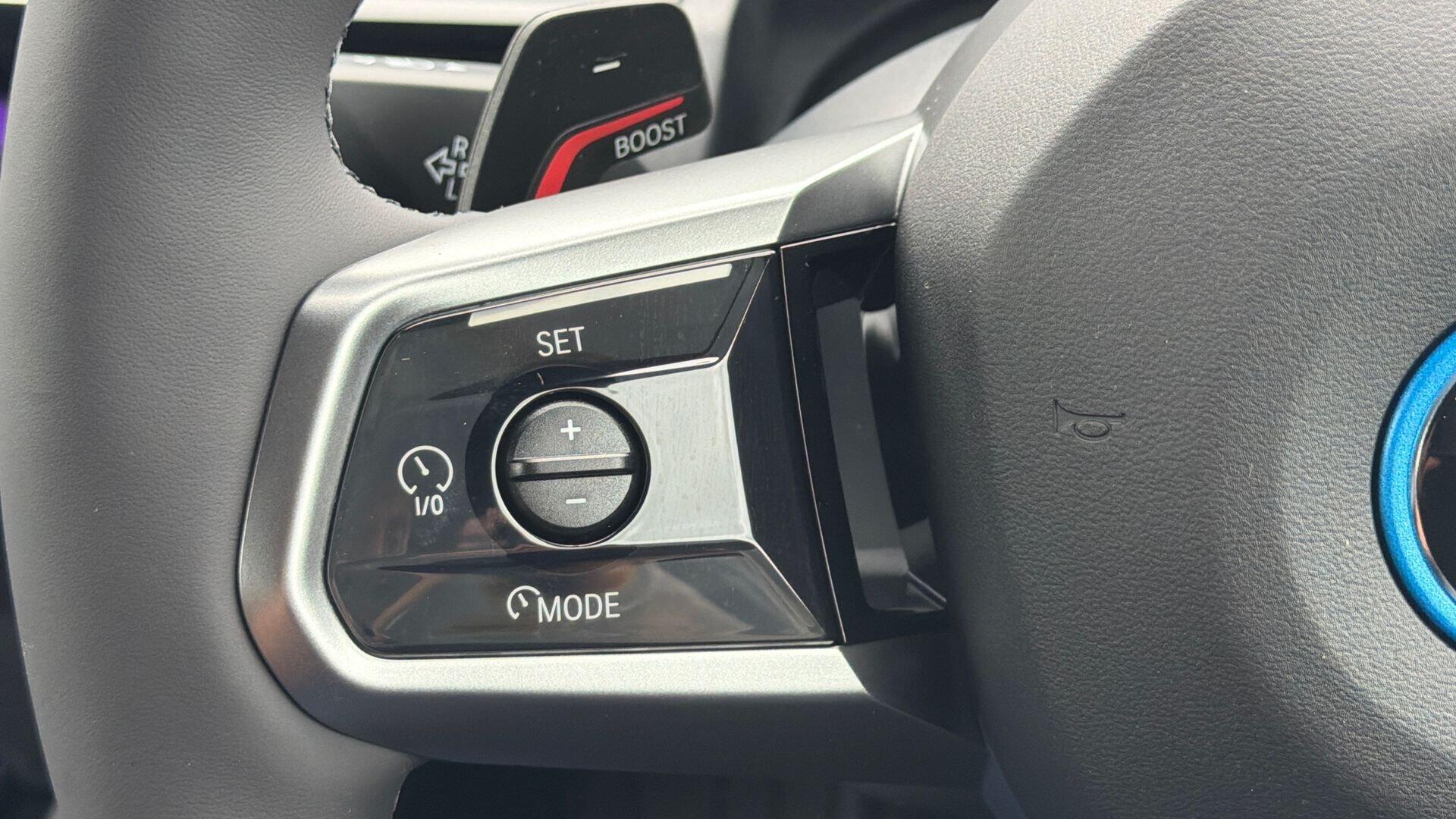 BMW 5 Series view 17