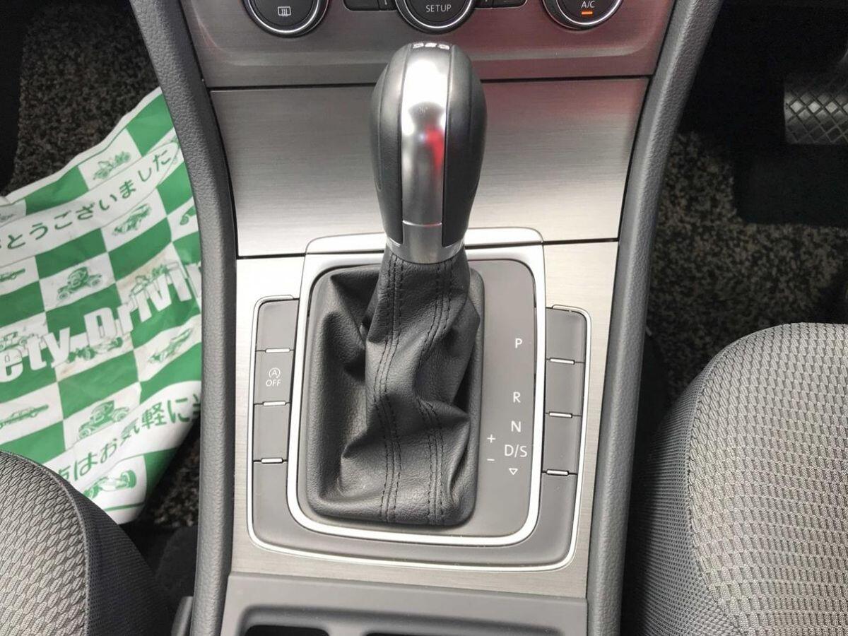 Volkswagen Golf view 23