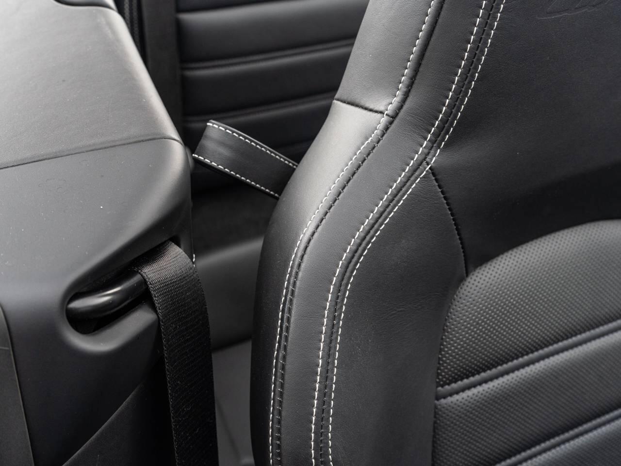 Porsche 911 view 32