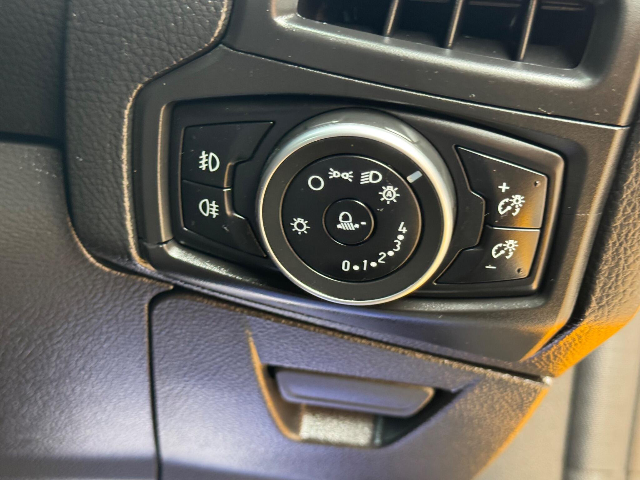 Ford Focus view 17