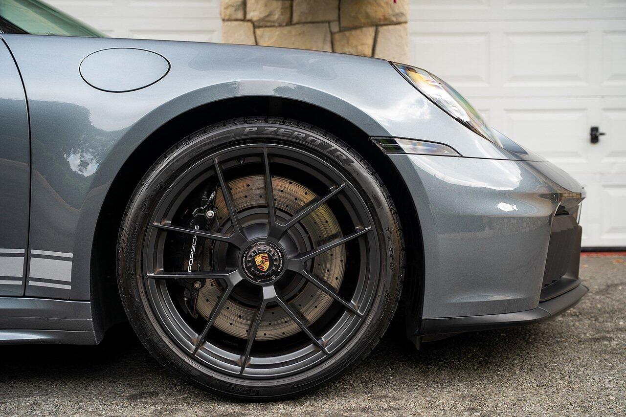 Porsche 911 view 4