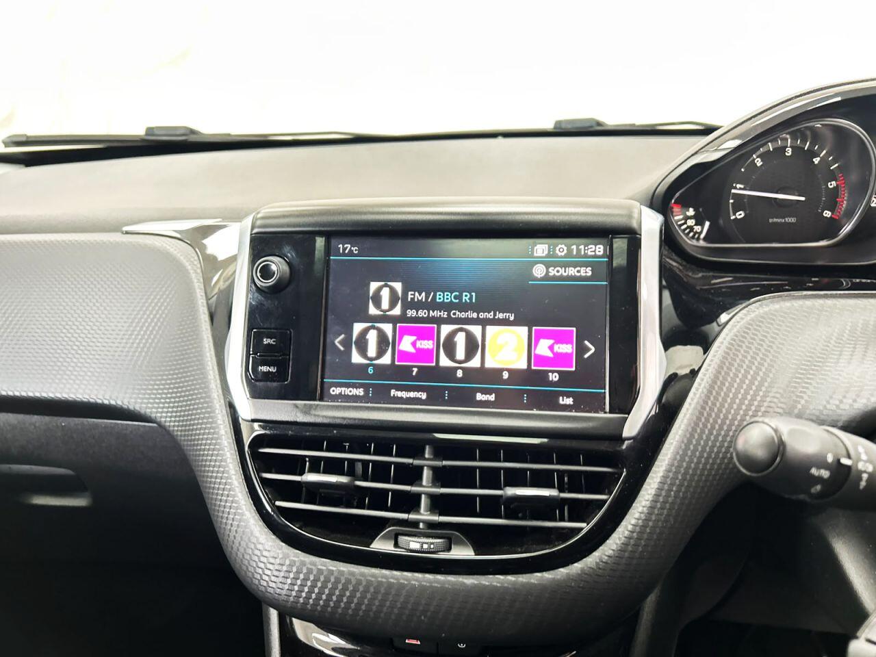 Peugeot 2008 view 11
