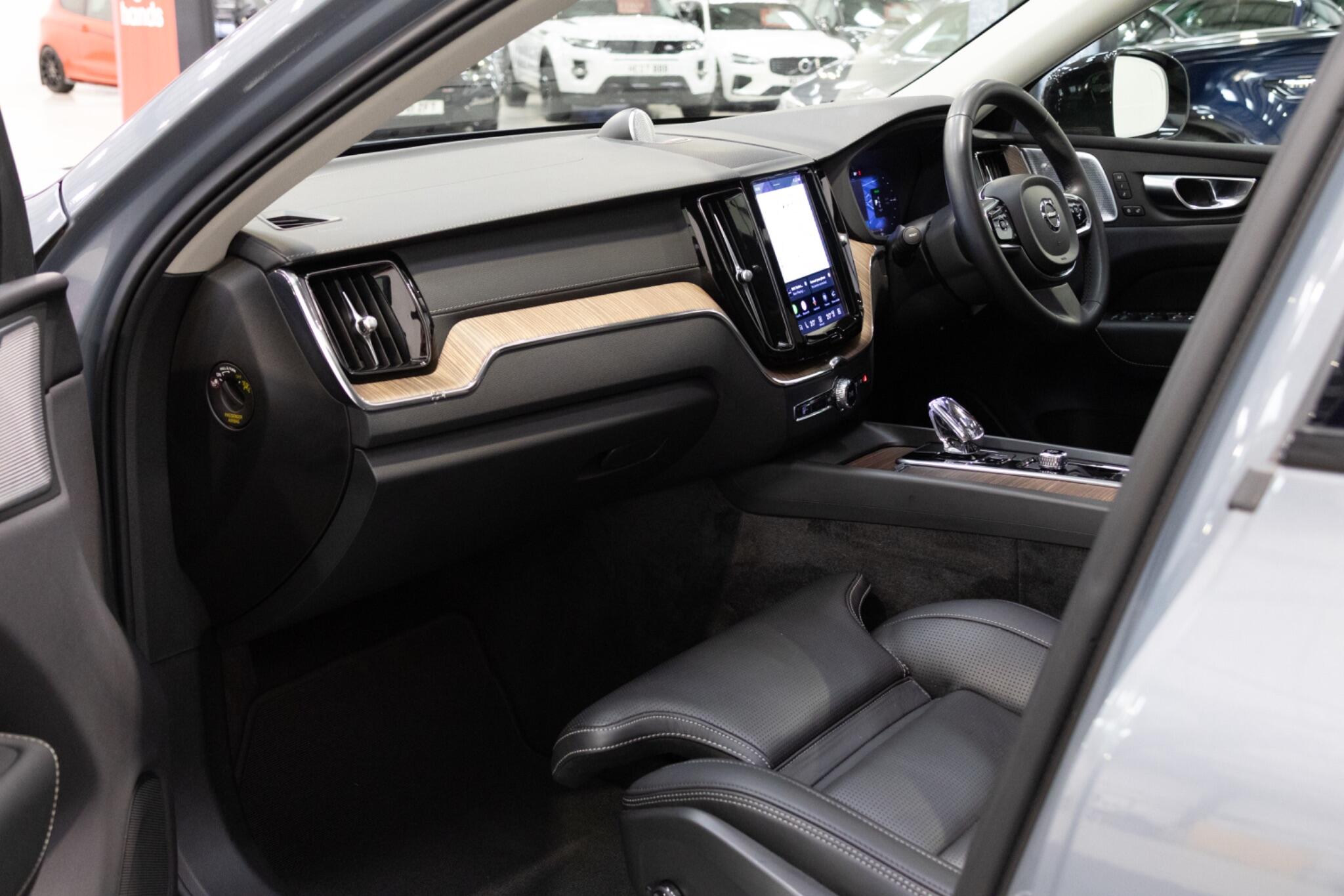 Volvo XC60 view 16