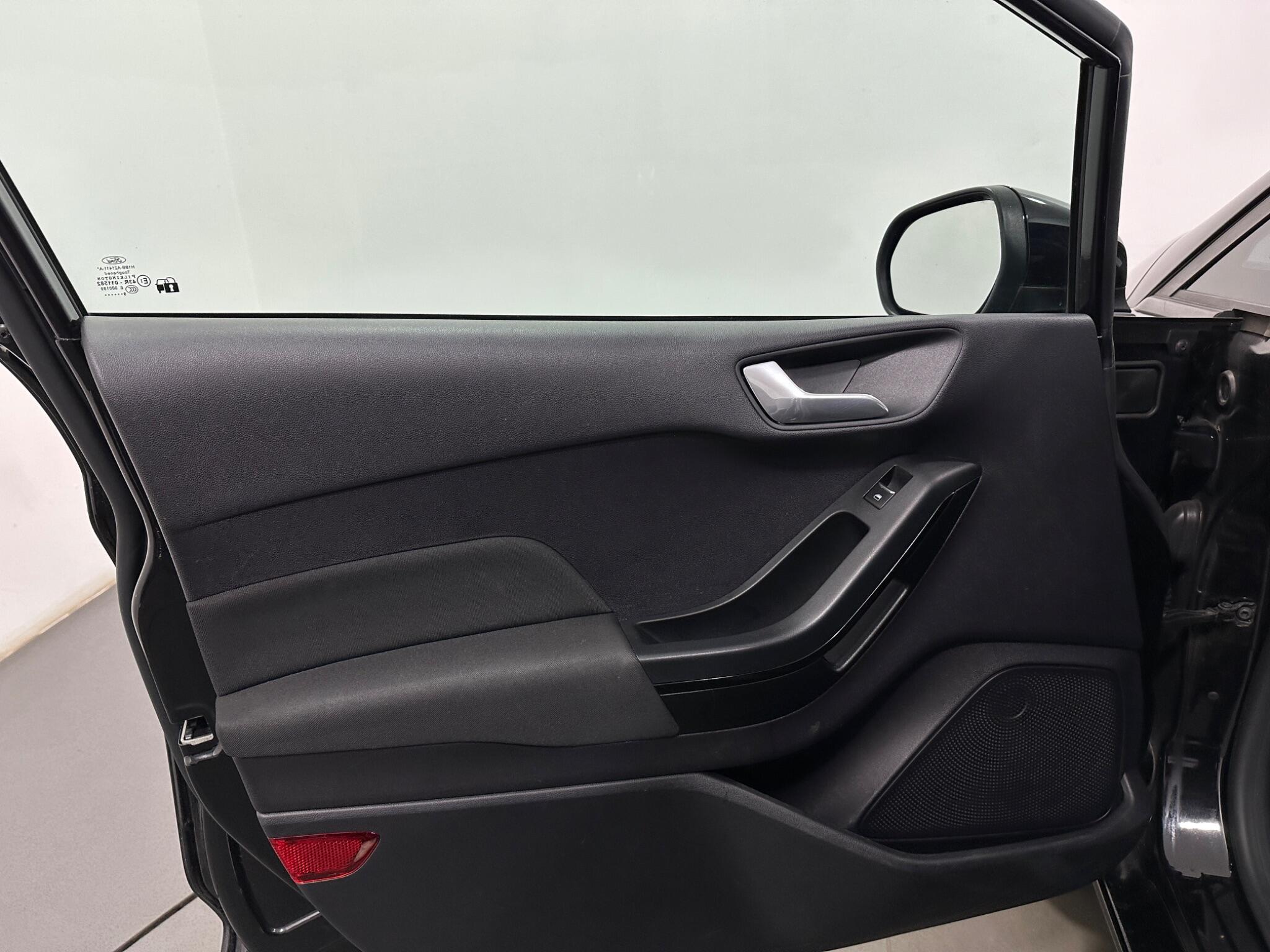 Ford Fiesta view 35