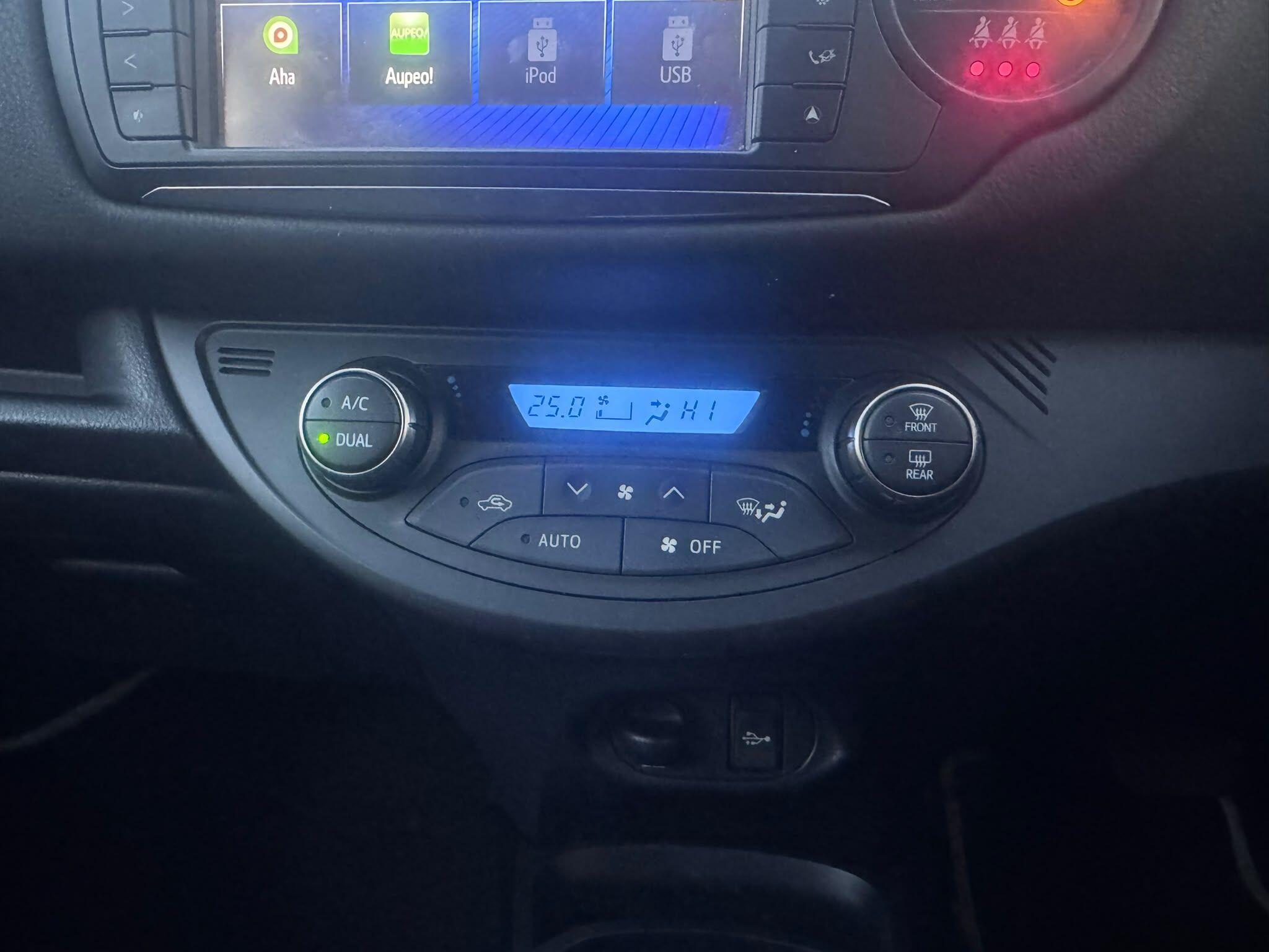 Toyota Yaris view 23