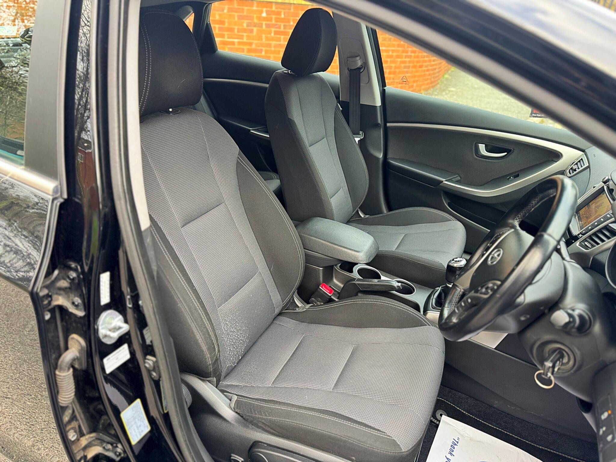 2016 Hyundai i30 1.6 CRDi Blue Drive SE Nav Euro 6 (s/s) 5dr image 33