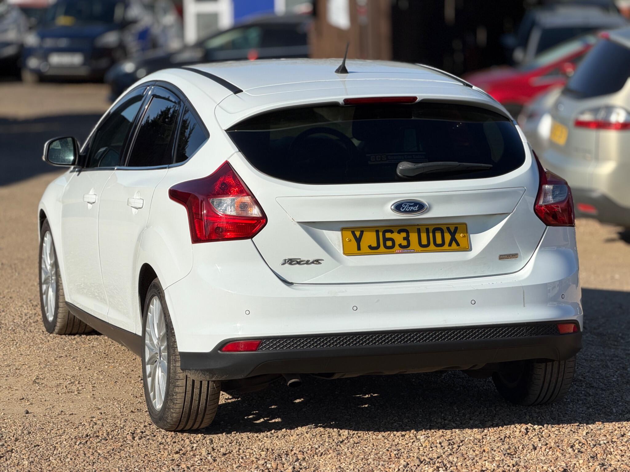 2013 Ford Focus 1.6 TDCi Zetec Euro 5 (s/s) 5dr image 10