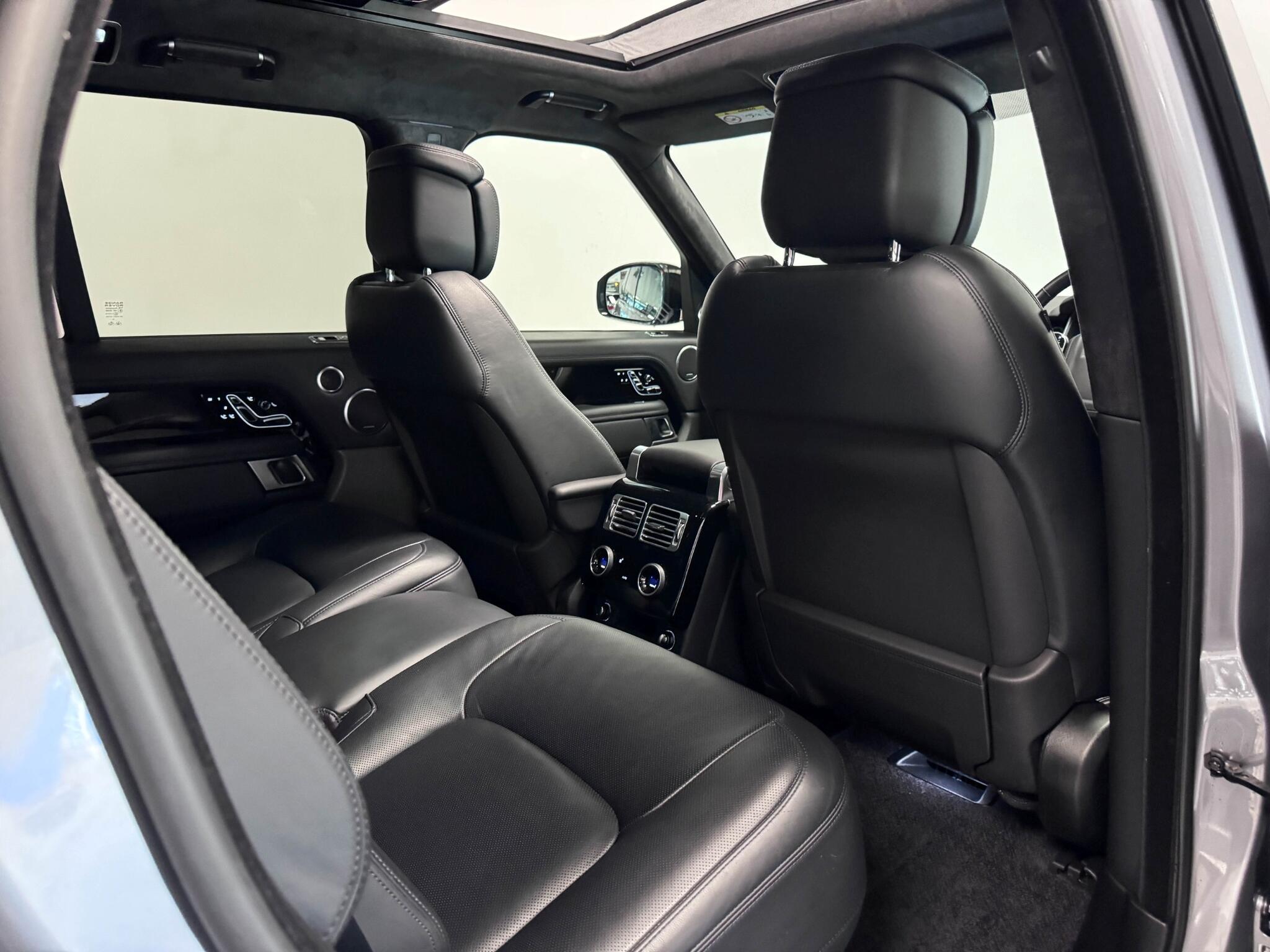 Land Rover Range Rover view 17