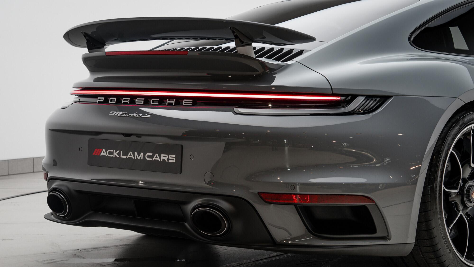 Porsche 911 view 44