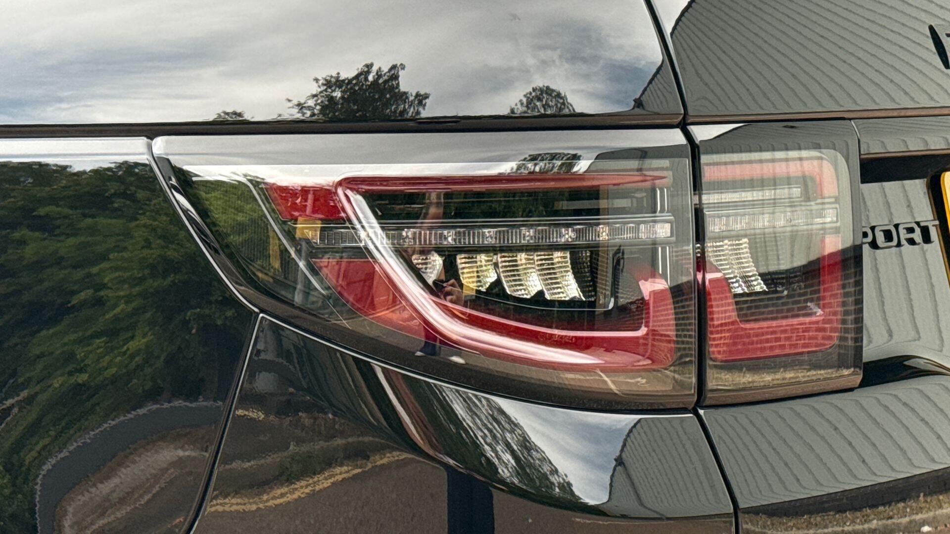 Land Rover Discovery Sport view 20