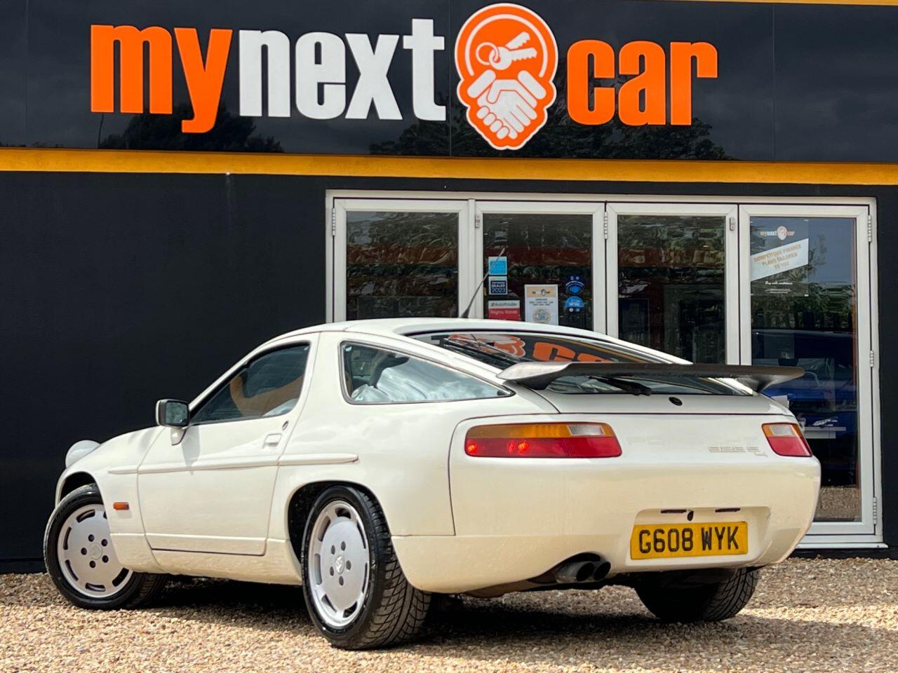 Porsche 928 view 5