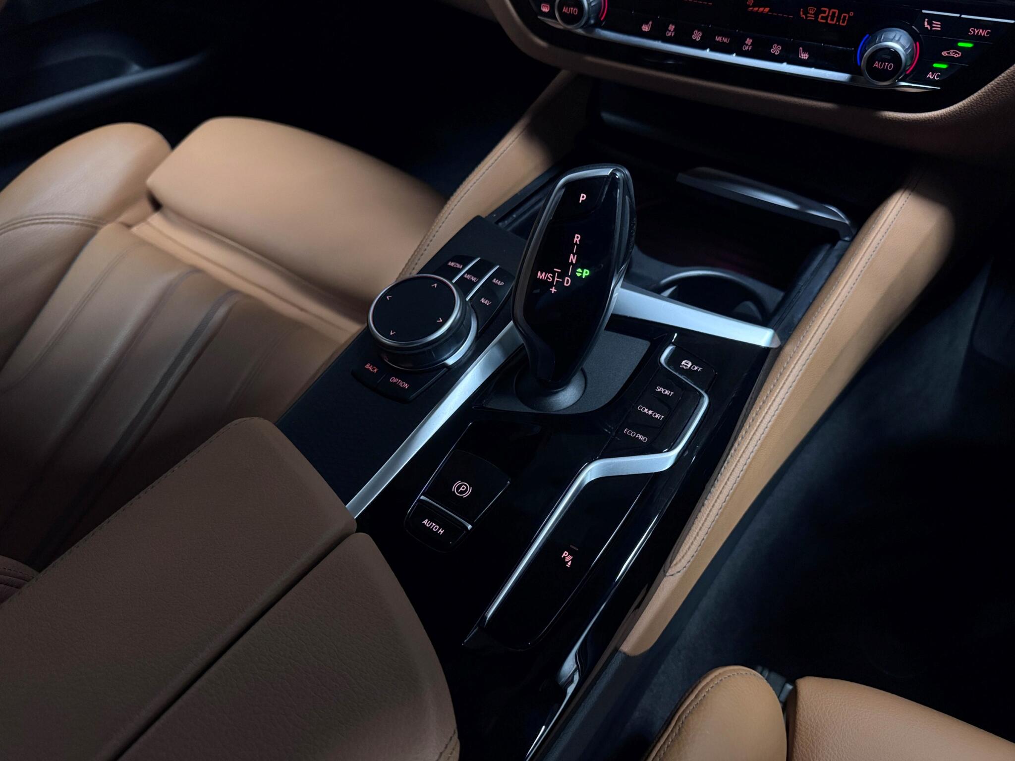 BMW 5 Series view 33