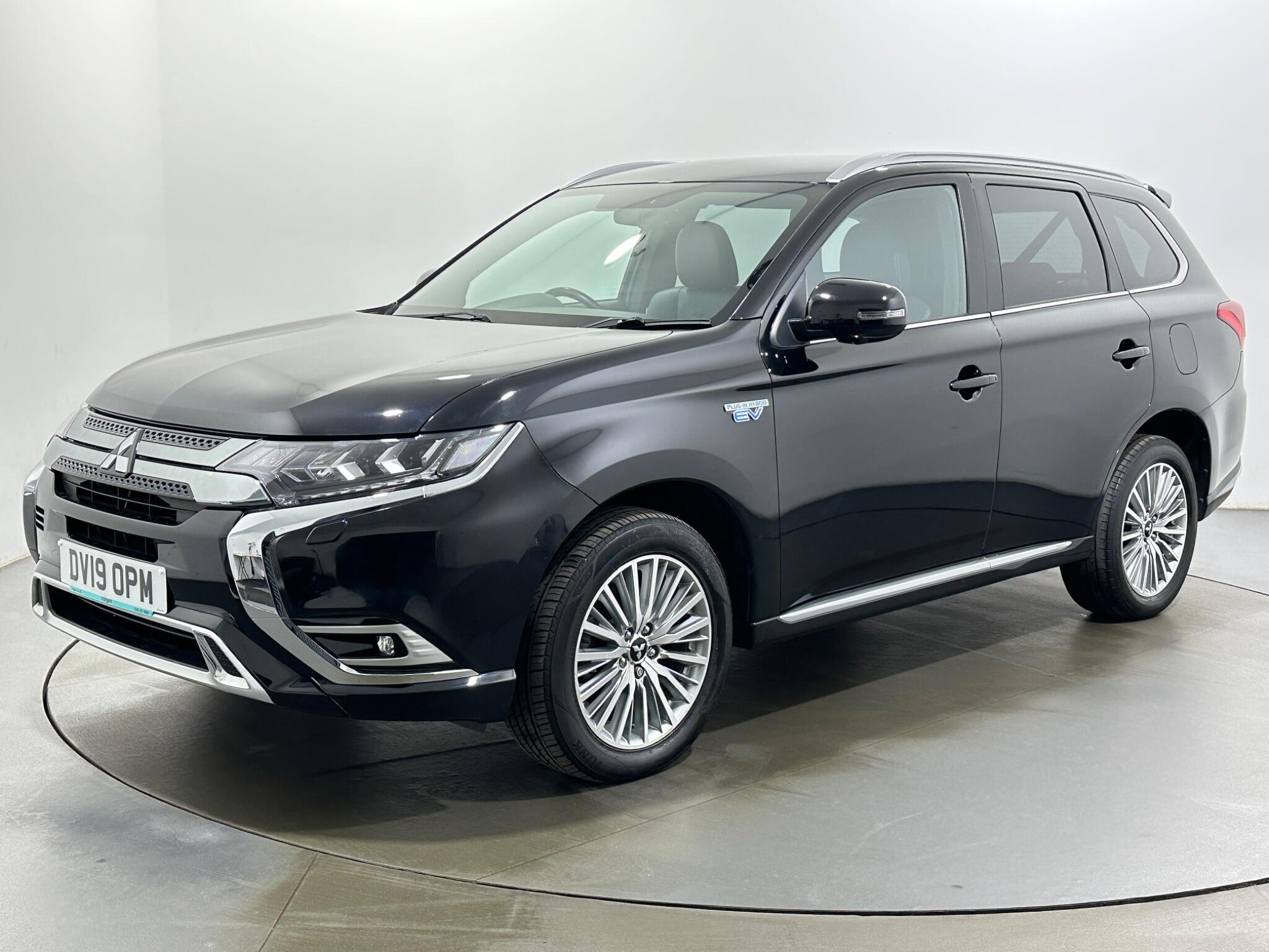 Mitsubishi Outlander view 4