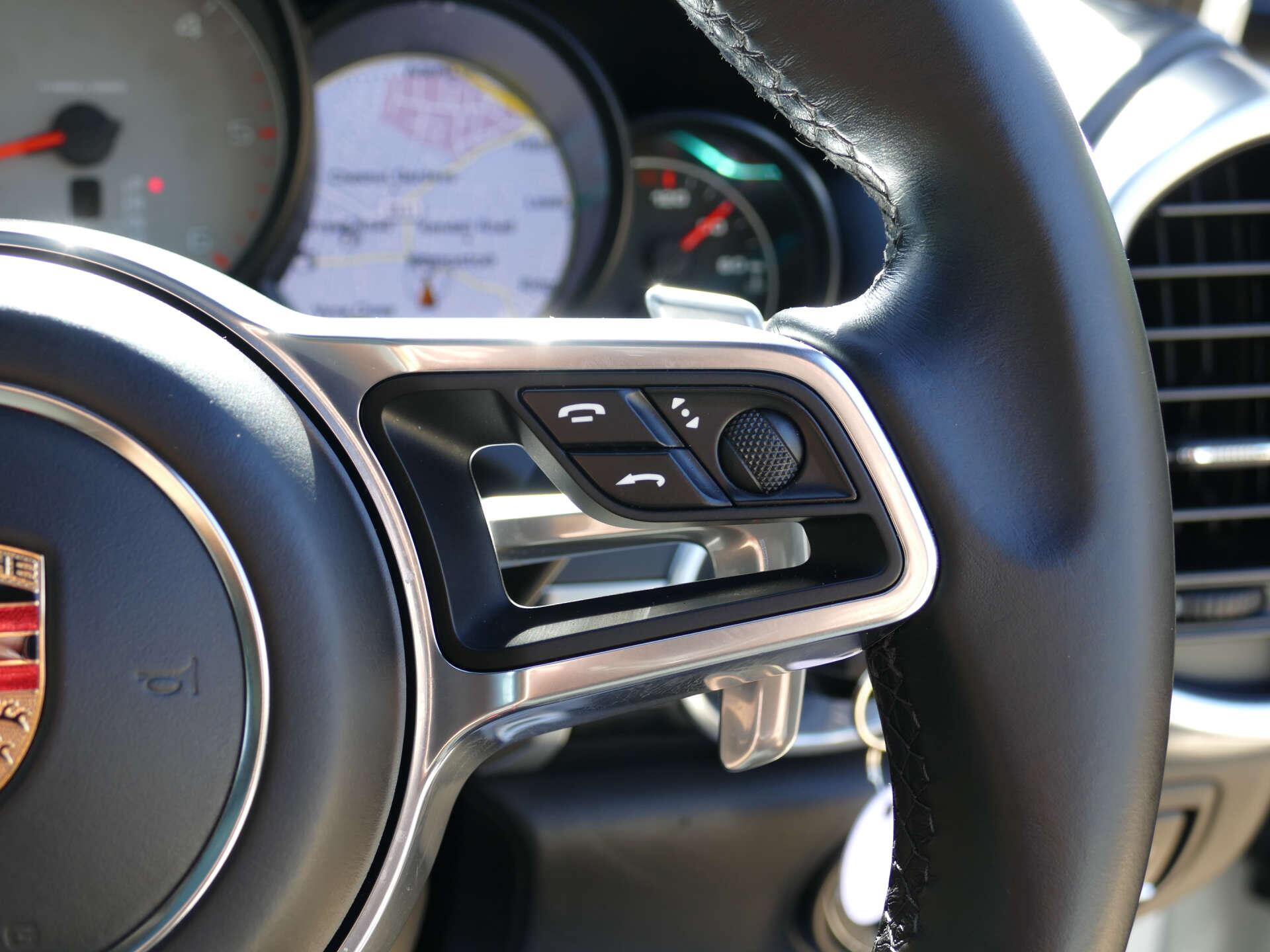 Porsche Cayenne view 50