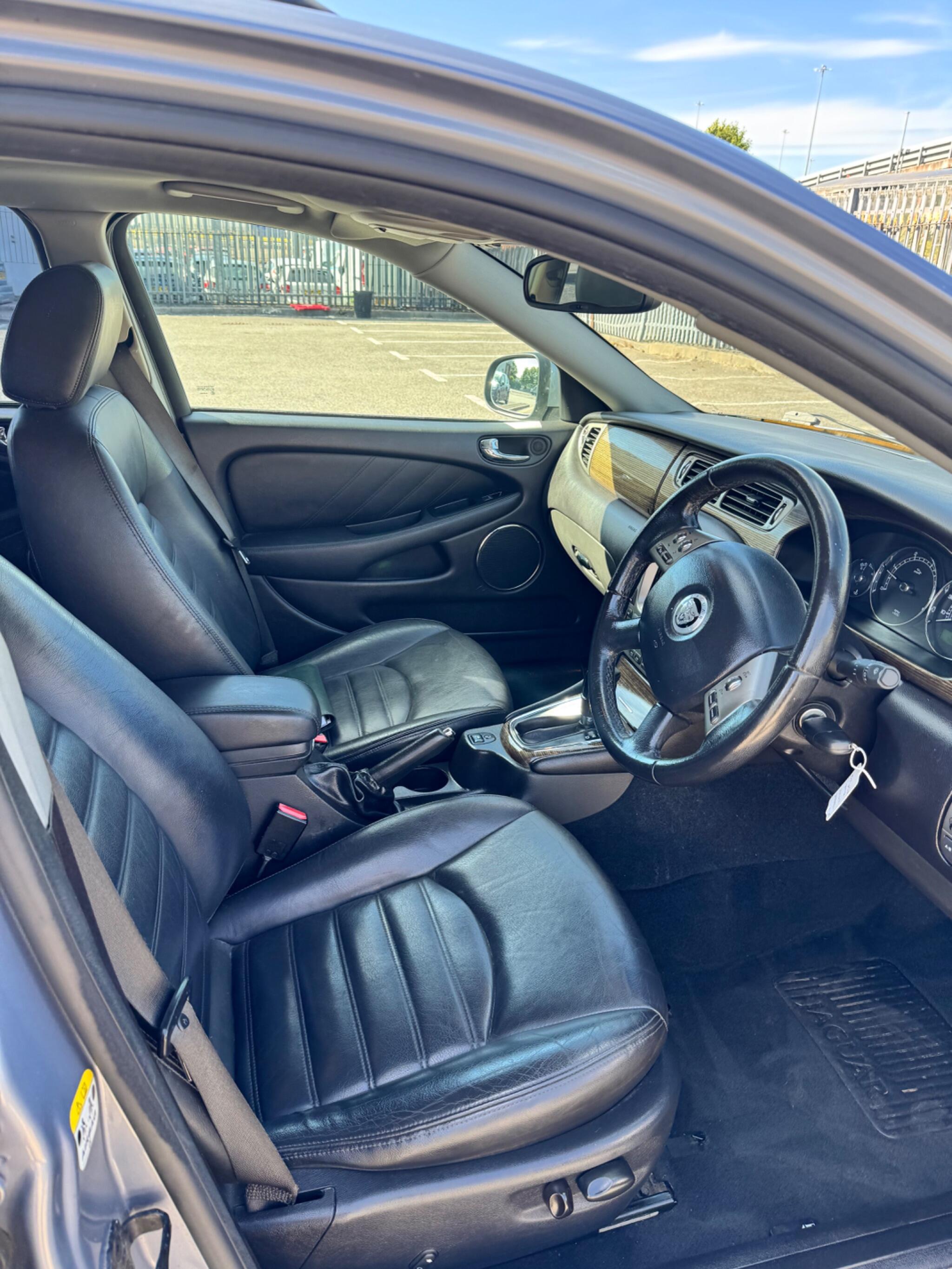 Jaguar X-Type view 25
