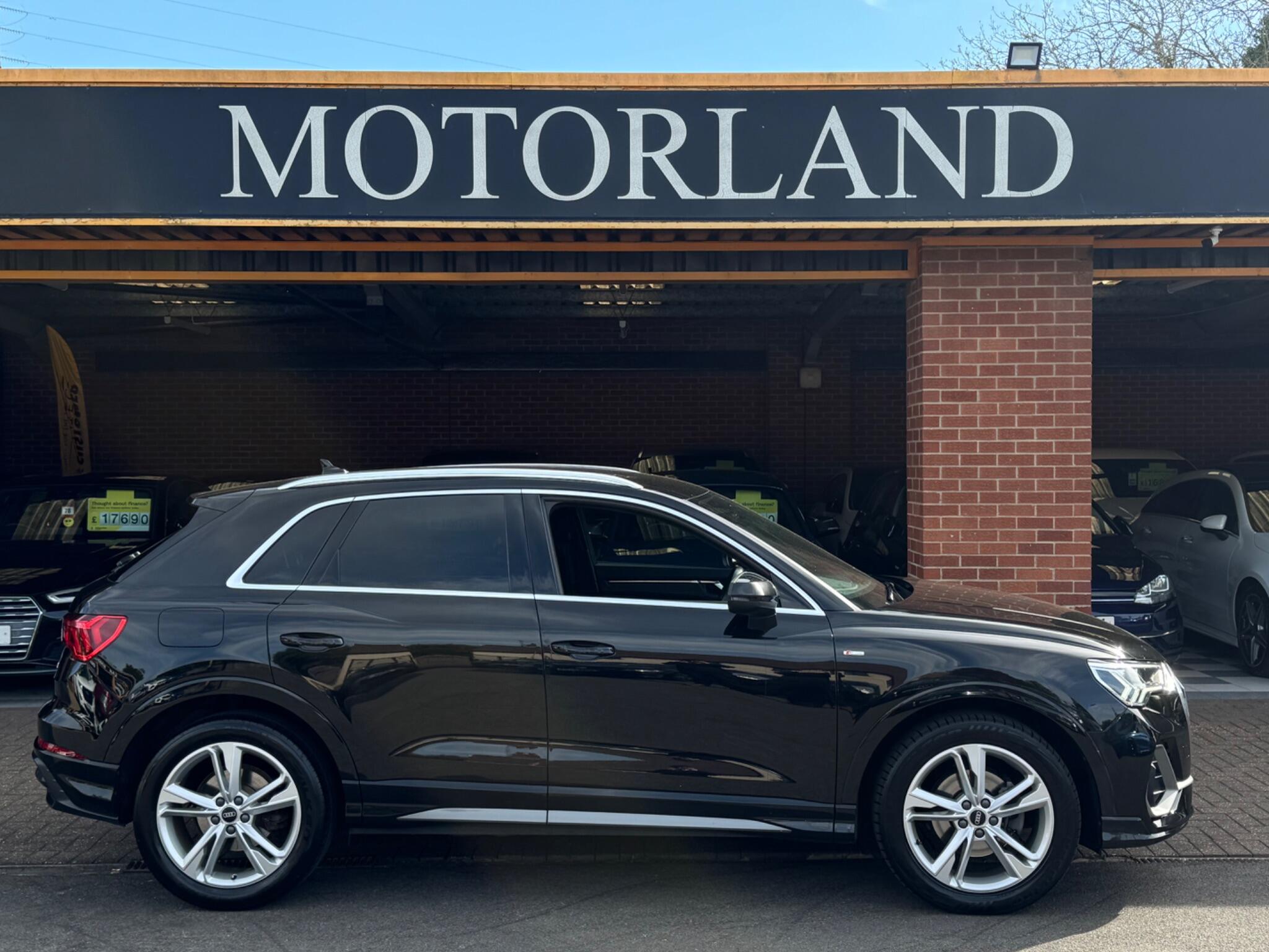 Audi Q3 view 4