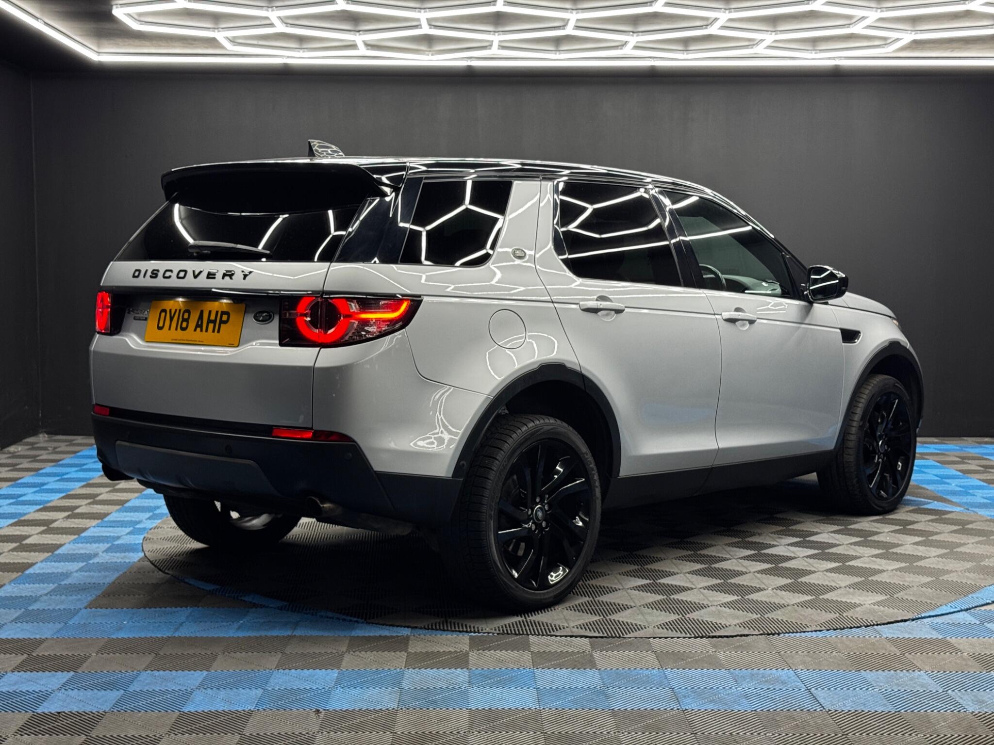 Land Rover Discovery Sport view 5