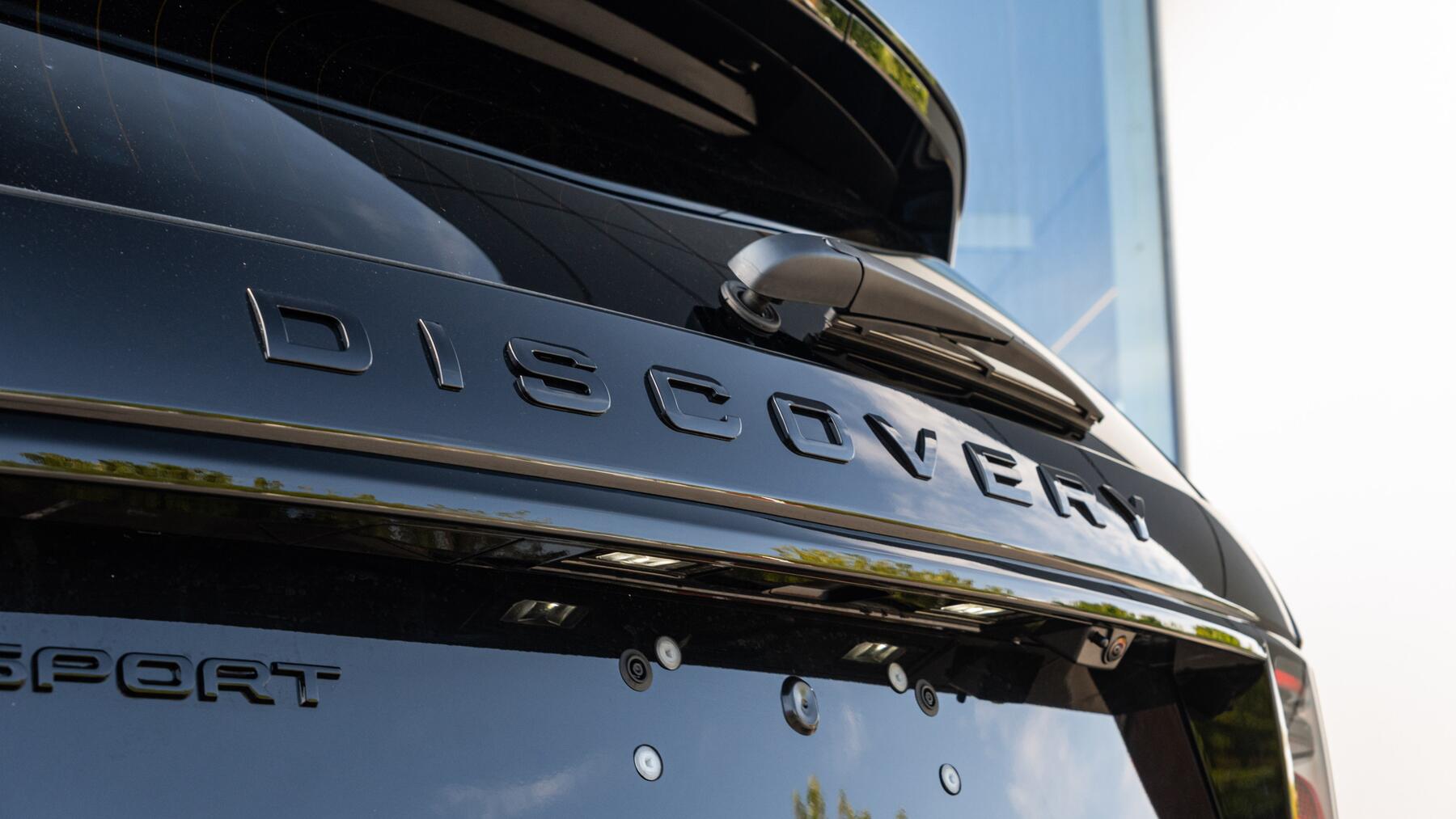 Land Rover Discovery Sport view 95