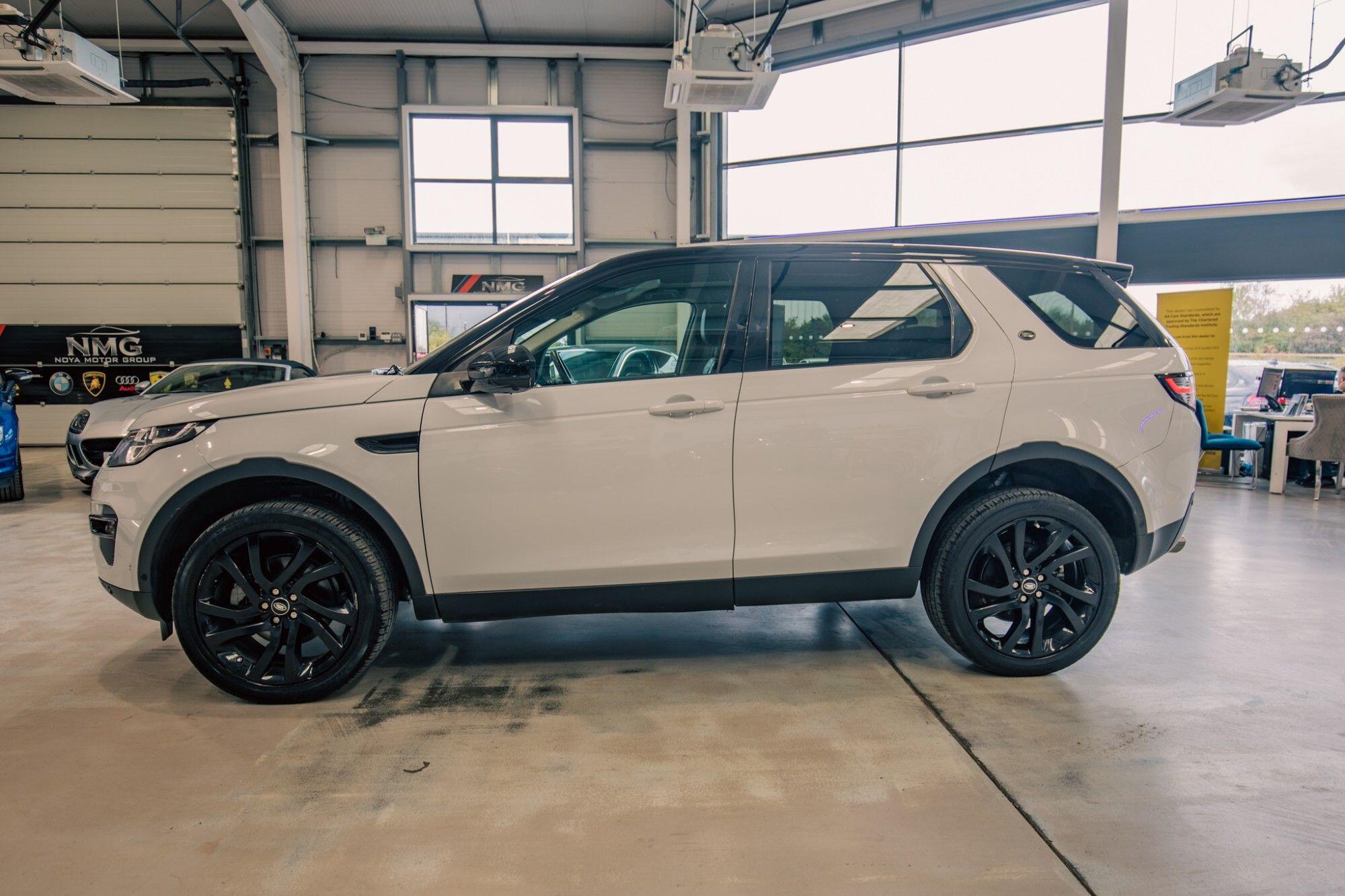 Land Rover Discovery Sport view 24