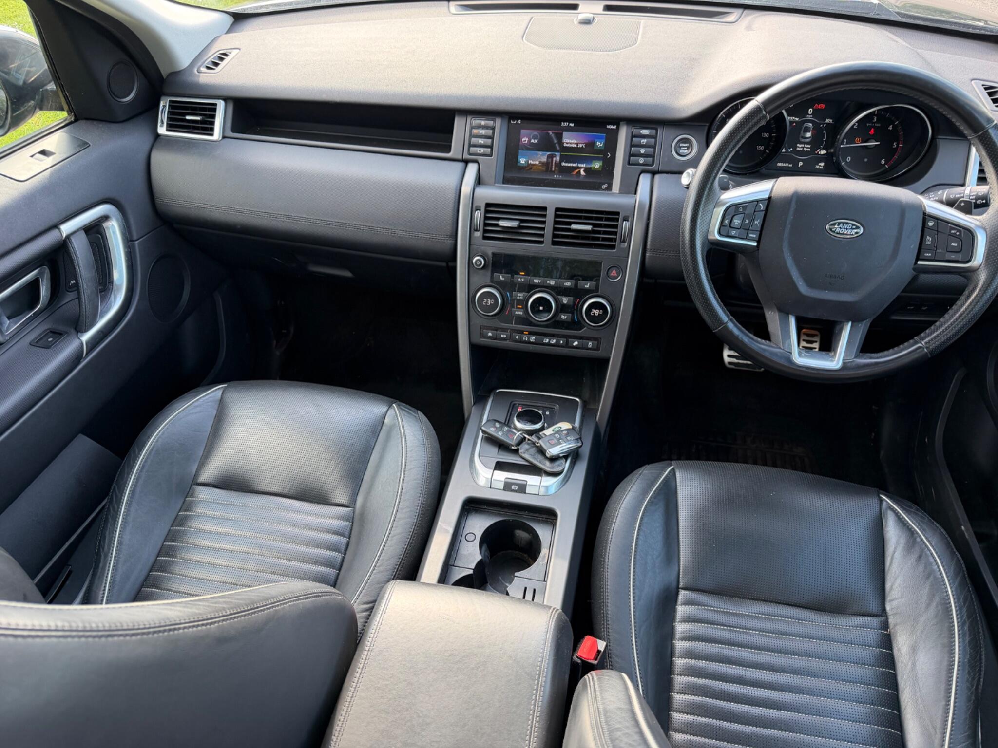 Land Rover Discovery Sport view 11